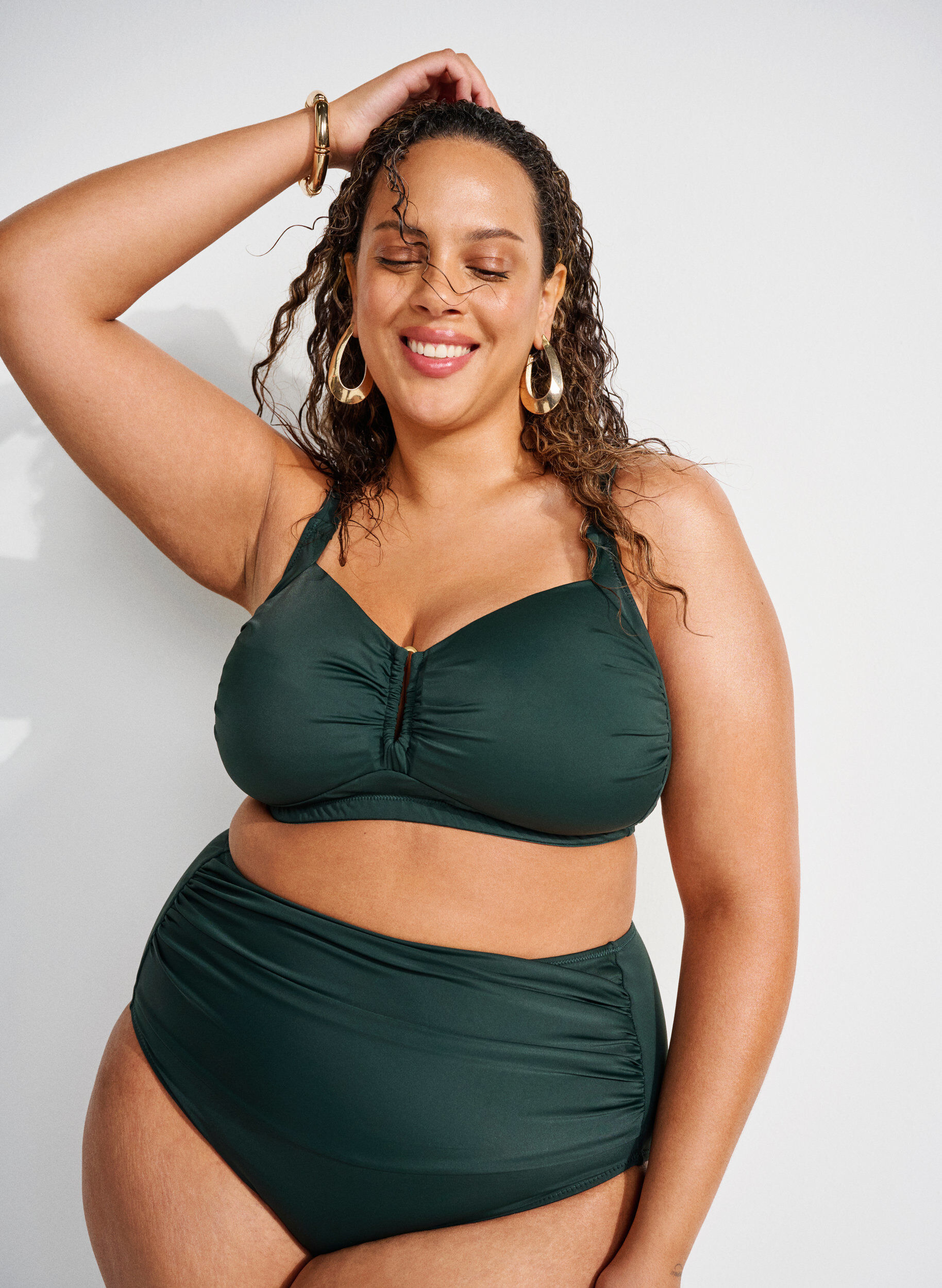 Zizzi Gewatteerde bikinitop met ringdetail, Groen, Image image number 0