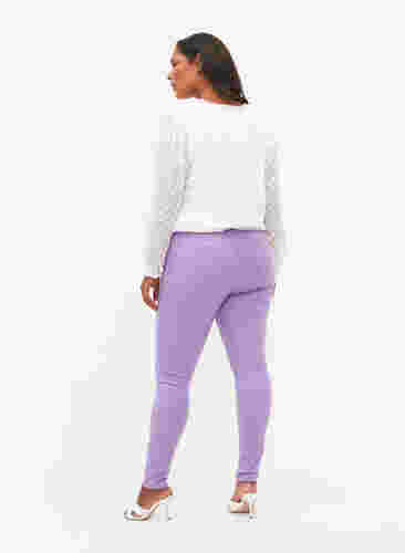 Amy jeans met hoge taille en super slanke pasvorm, Chalk Violet, Model image number 1
