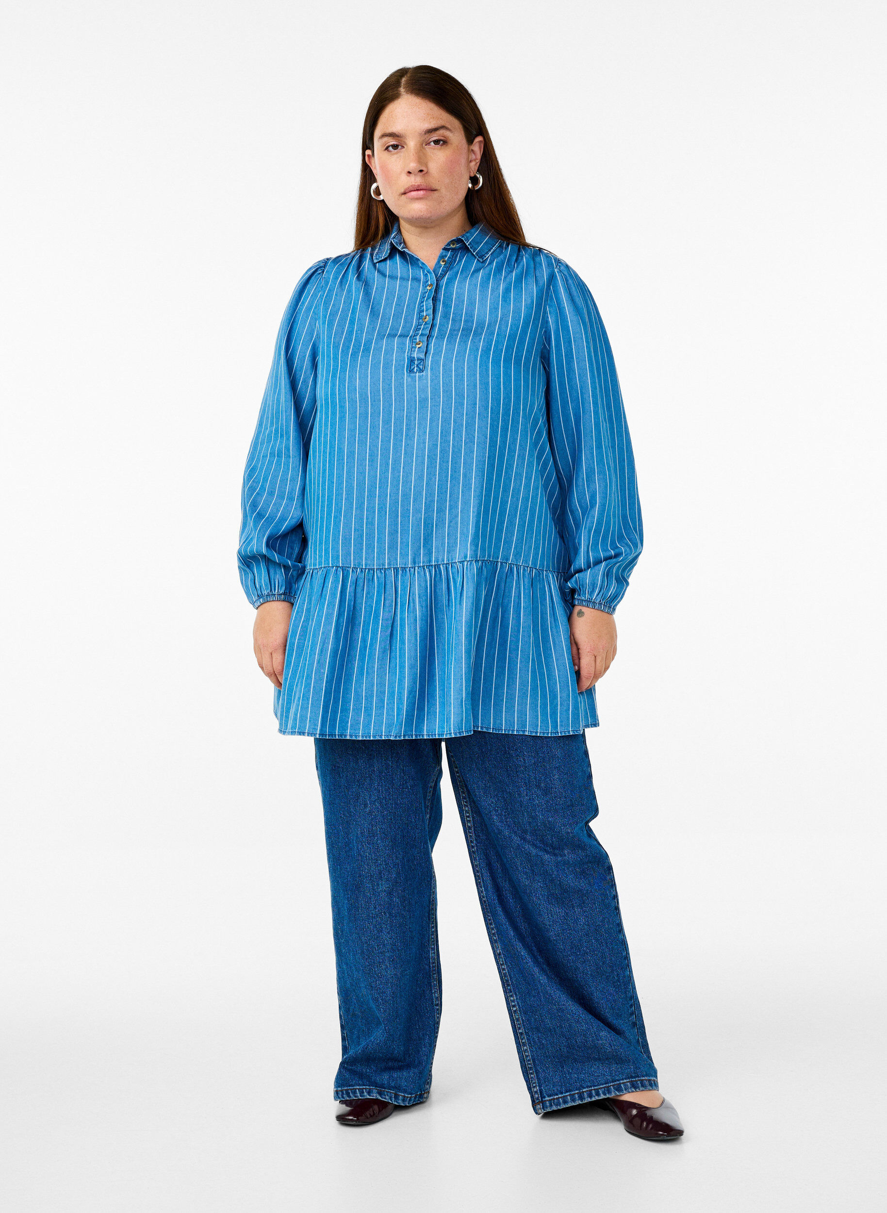 Zizzi Gestreepte TENCEL&trade; denim tuniek, Blauw, Model image number 1