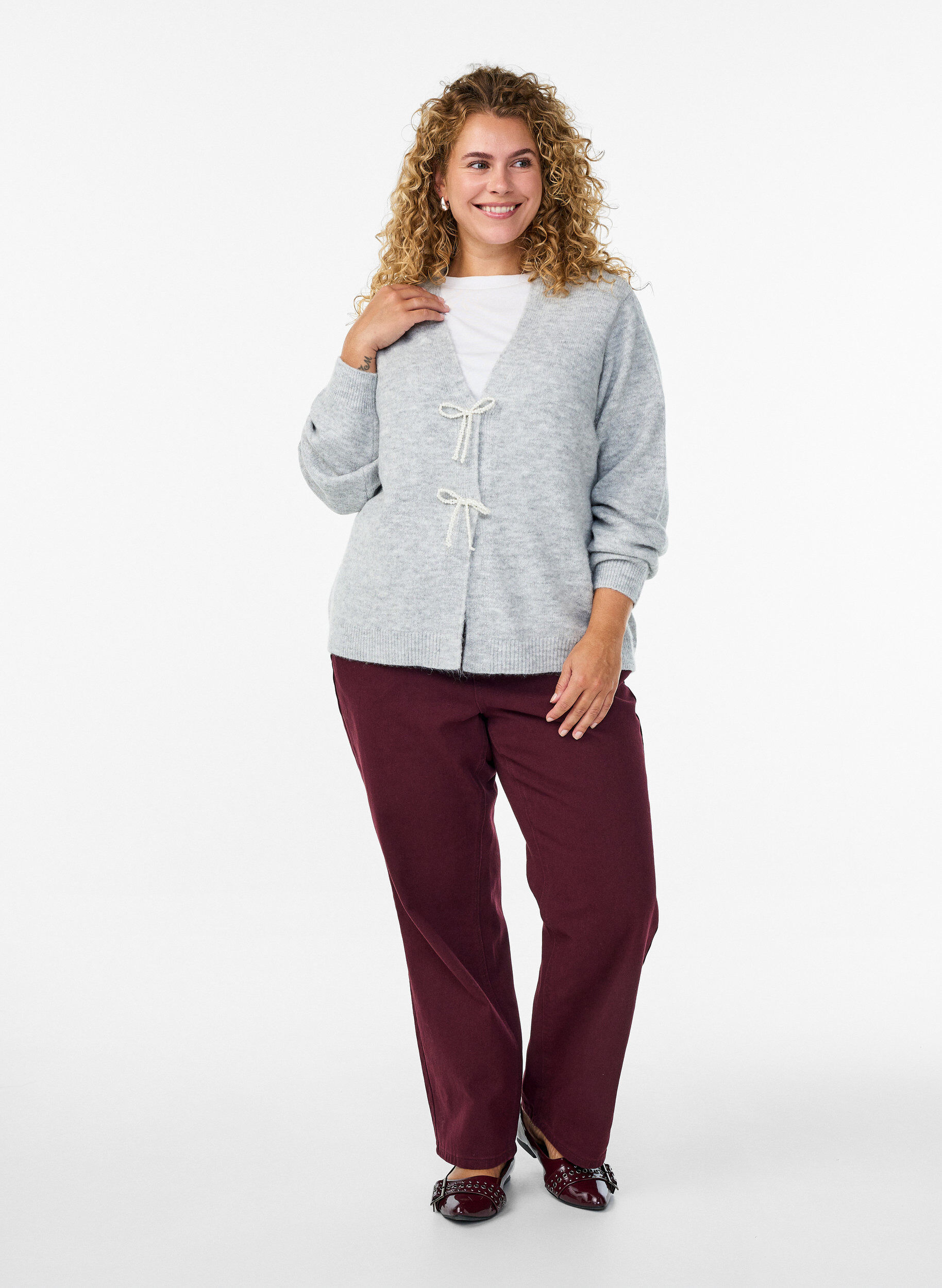 Zizzi Gebreide cardigan met parelknopen, Grijs, Model image number 1