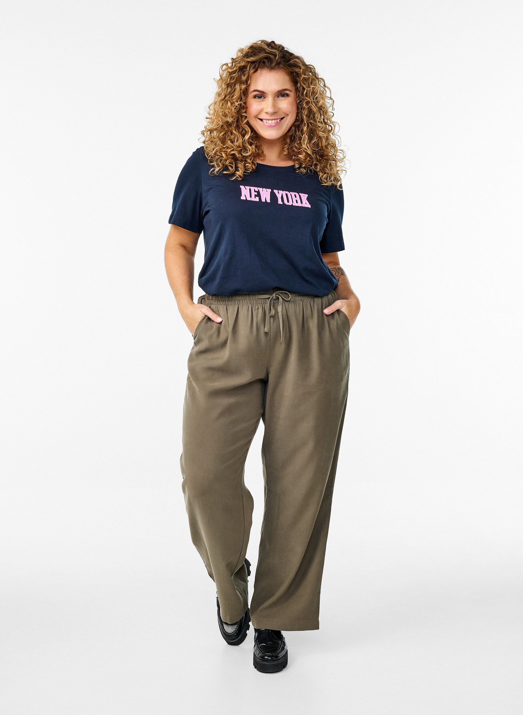 Zizzi FLASH - T-shirt met motief, Blauw, Model image number 1