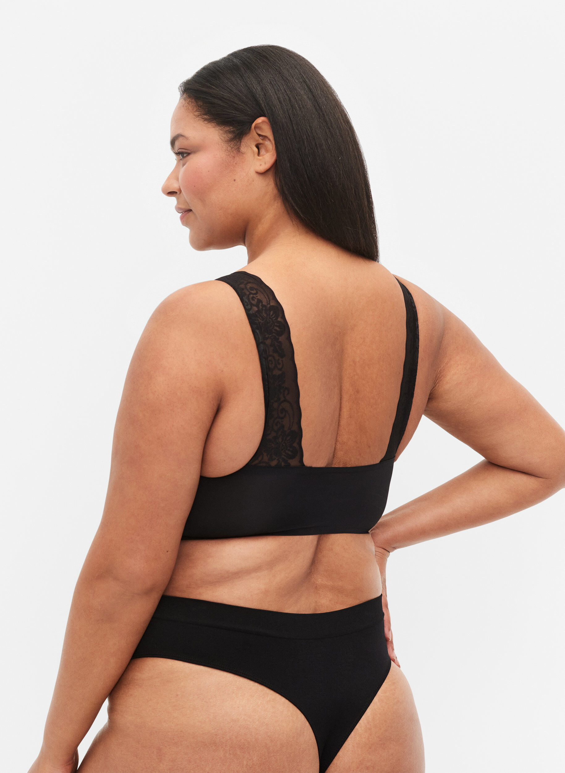 Zizzi Zachte beha met kanten bandjes, Black, Model image number 1