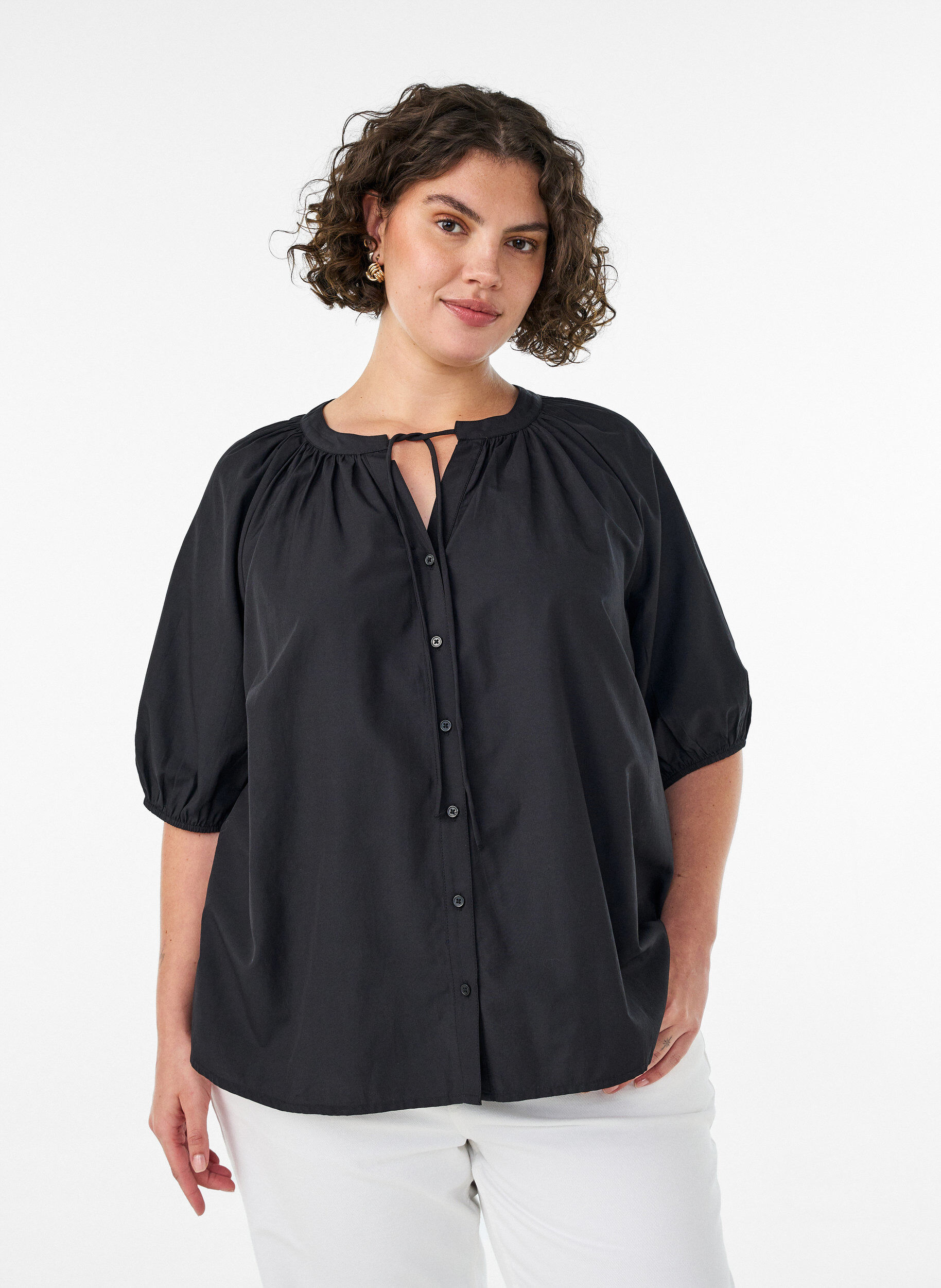 Overhemdblouse met knoopsluiting en strikceintuur, Zwart, Model
