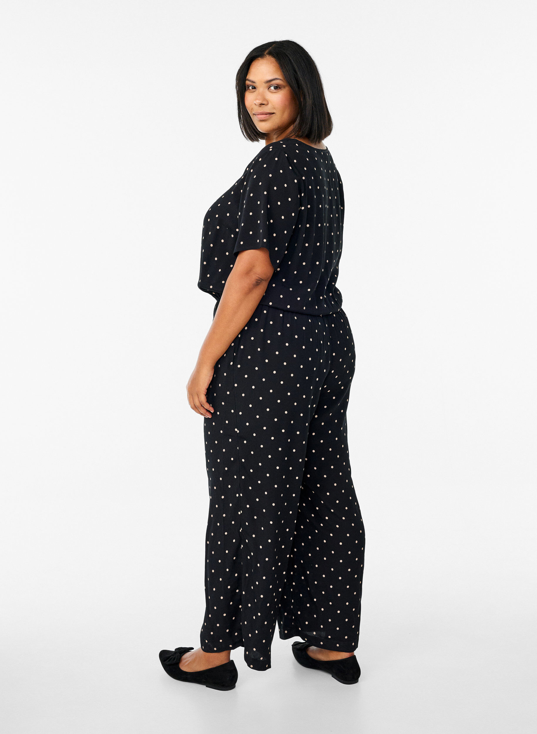 Zizzi Polkadot jumpsuit met korte mouwen, Zwart, Model image number 1