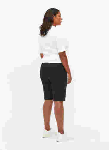 Shorts met strakke pasvorm en achterzakken, Black, Model image number 1