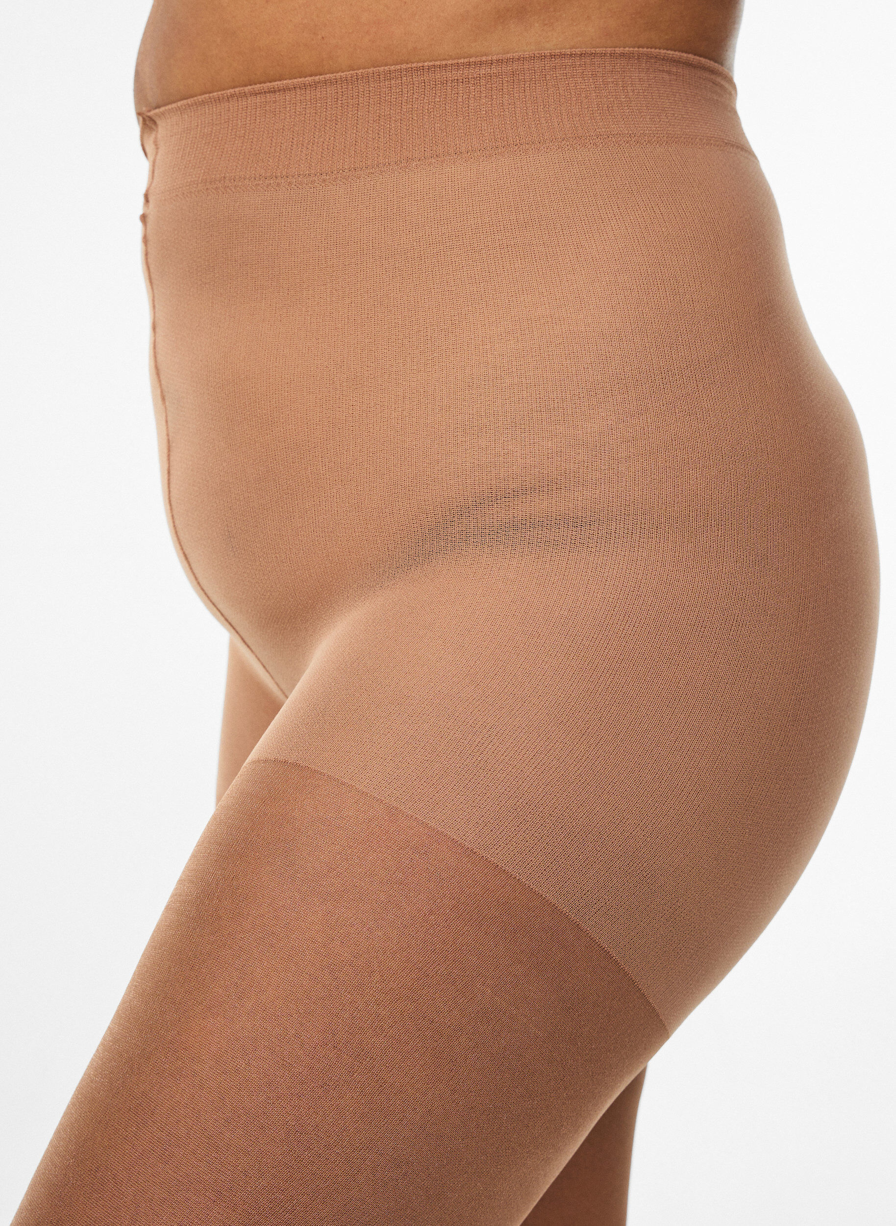 Zizzi Glanzende 30 denier zonbruine panties, Beige, Model image number 2