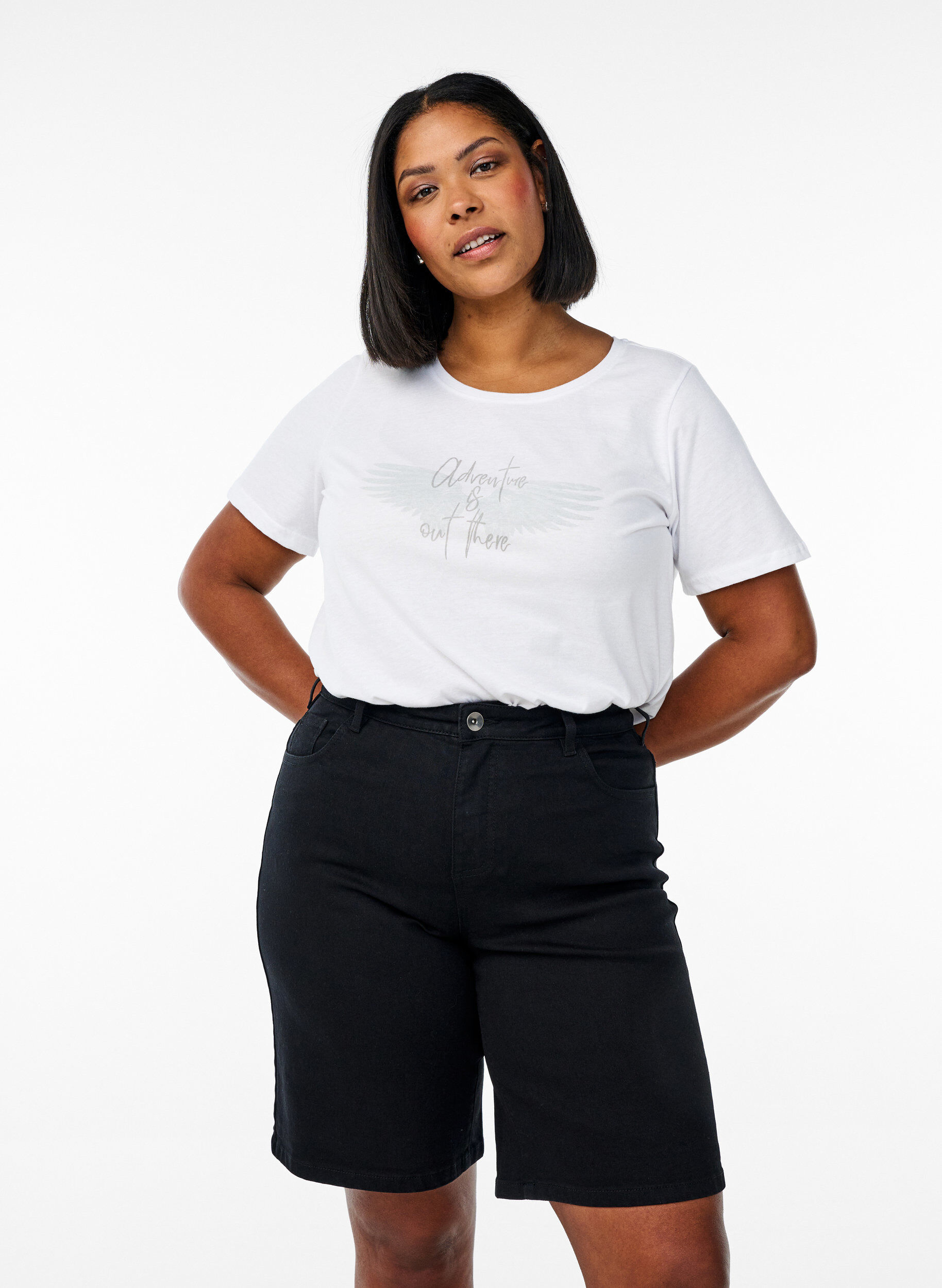 Zizzi FLASH - Losse denim shorts met hoge taille, Zwart, Model image number 0