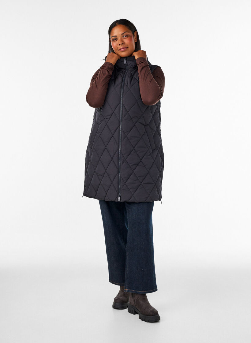 Halflang gewatteerd gilet met capuchon, Zwart, Model image number 1
