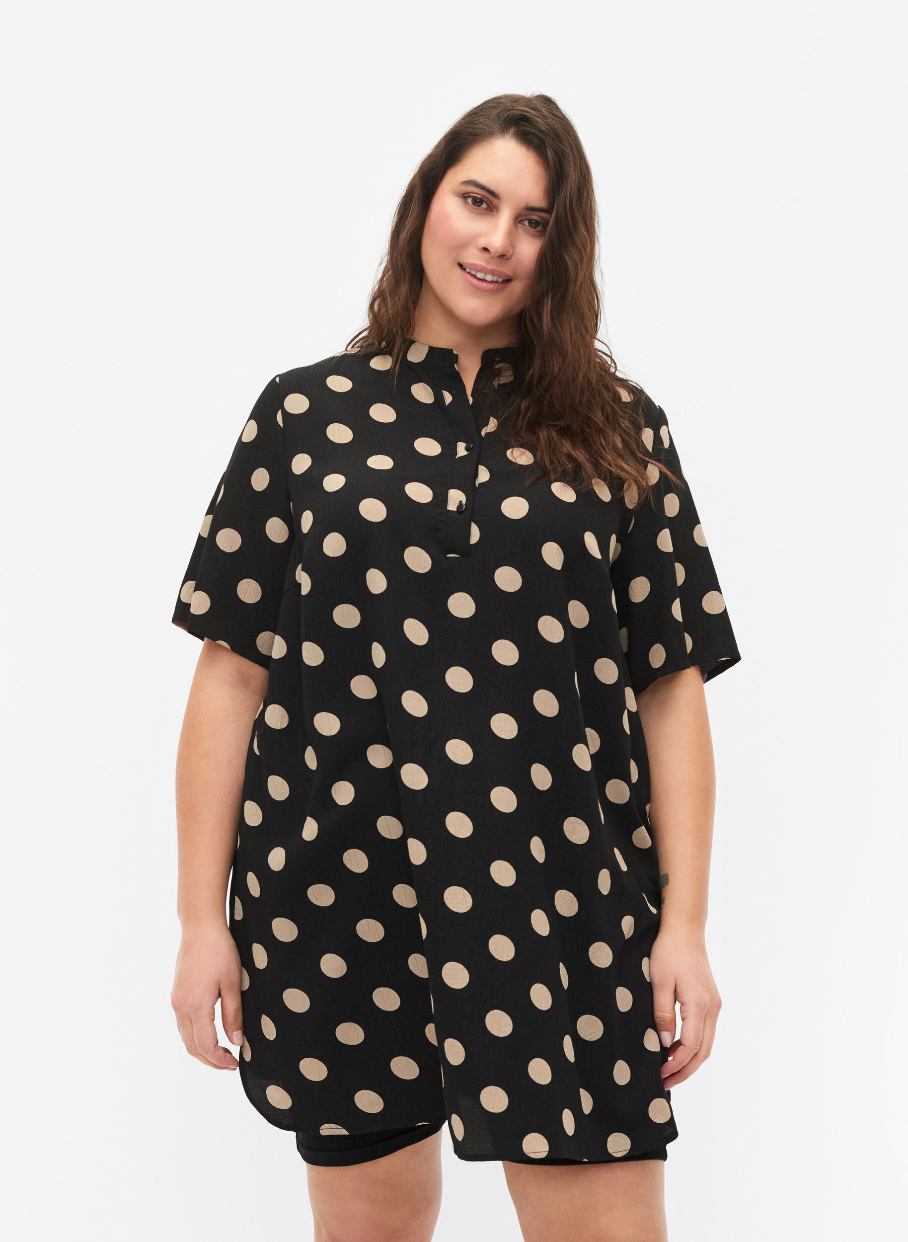 Zizzi FLASH - Bloemen tuniek met korte mouwen, Black Brown Dot, Model image number 0