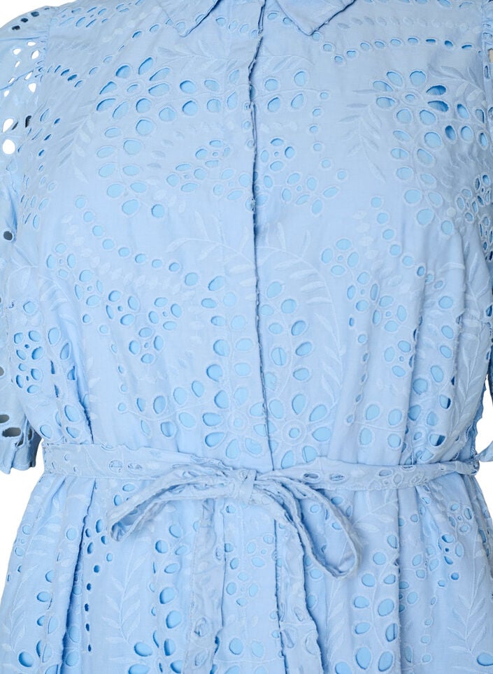 Blousejurk in broderie anglaise met strikceintuur, Blauw, Packshot