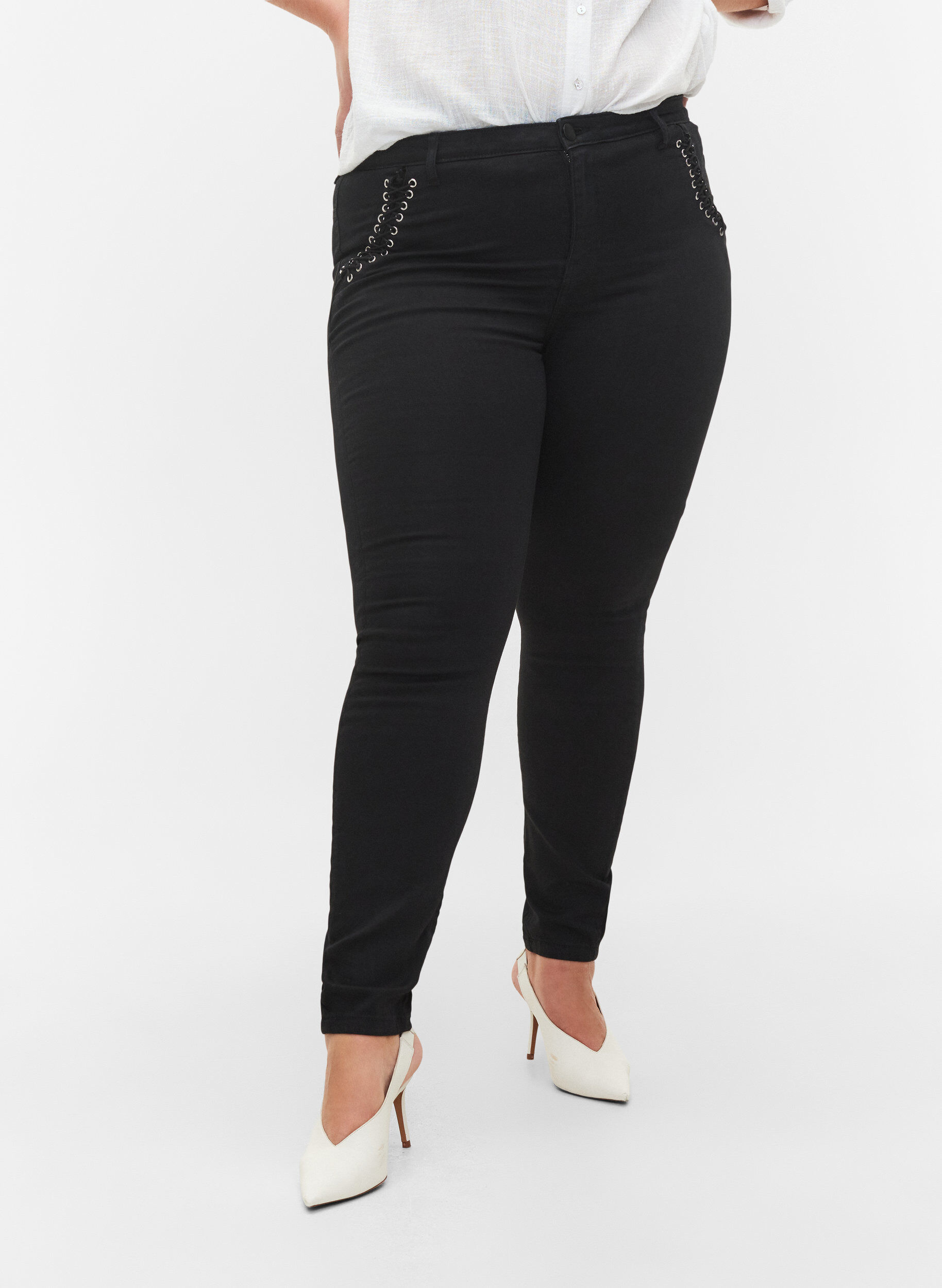 Zizzi Super slanke Amy jeans met stud detail, Black, Model image number 2