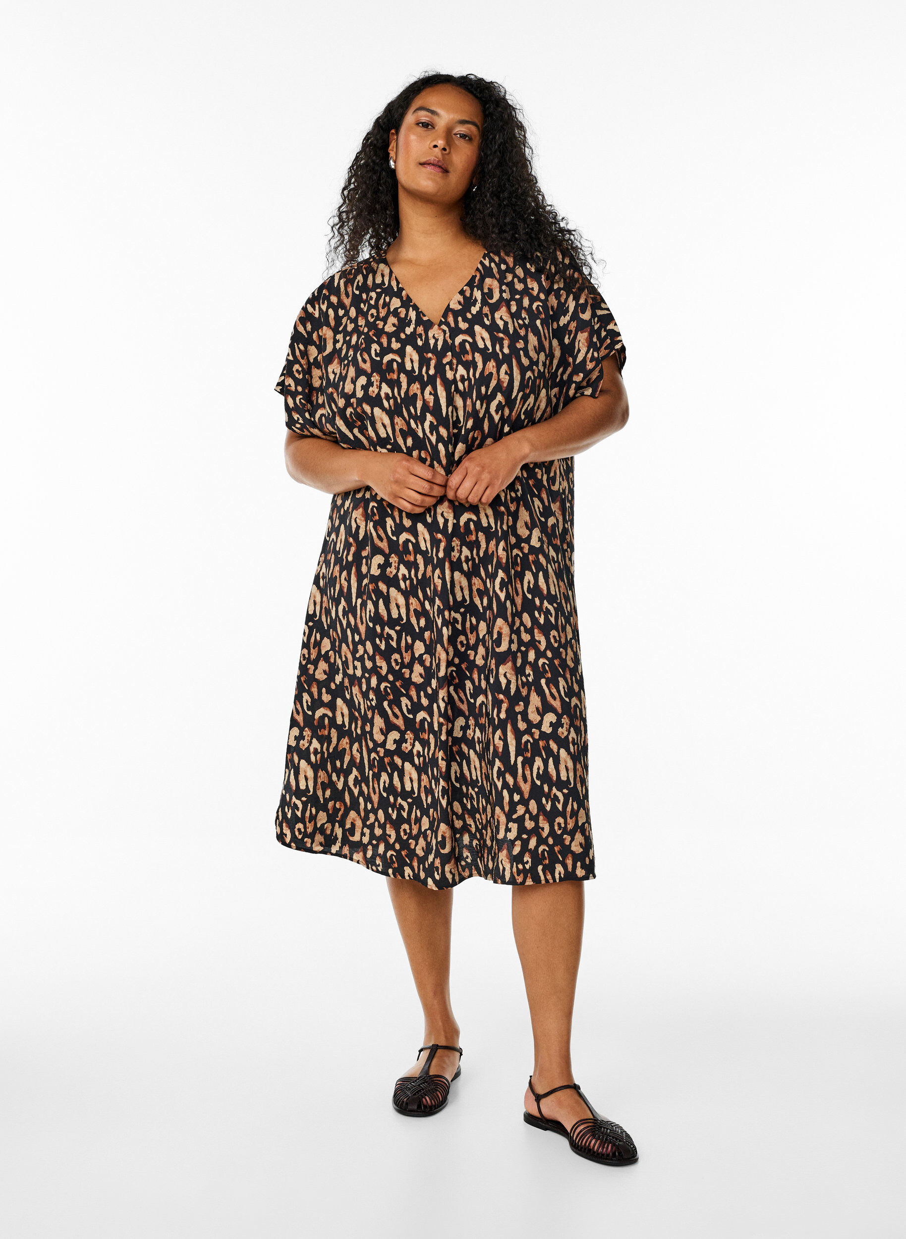 Zizzi Jurk met V-hals van viscose, Zwart, Model image number 1