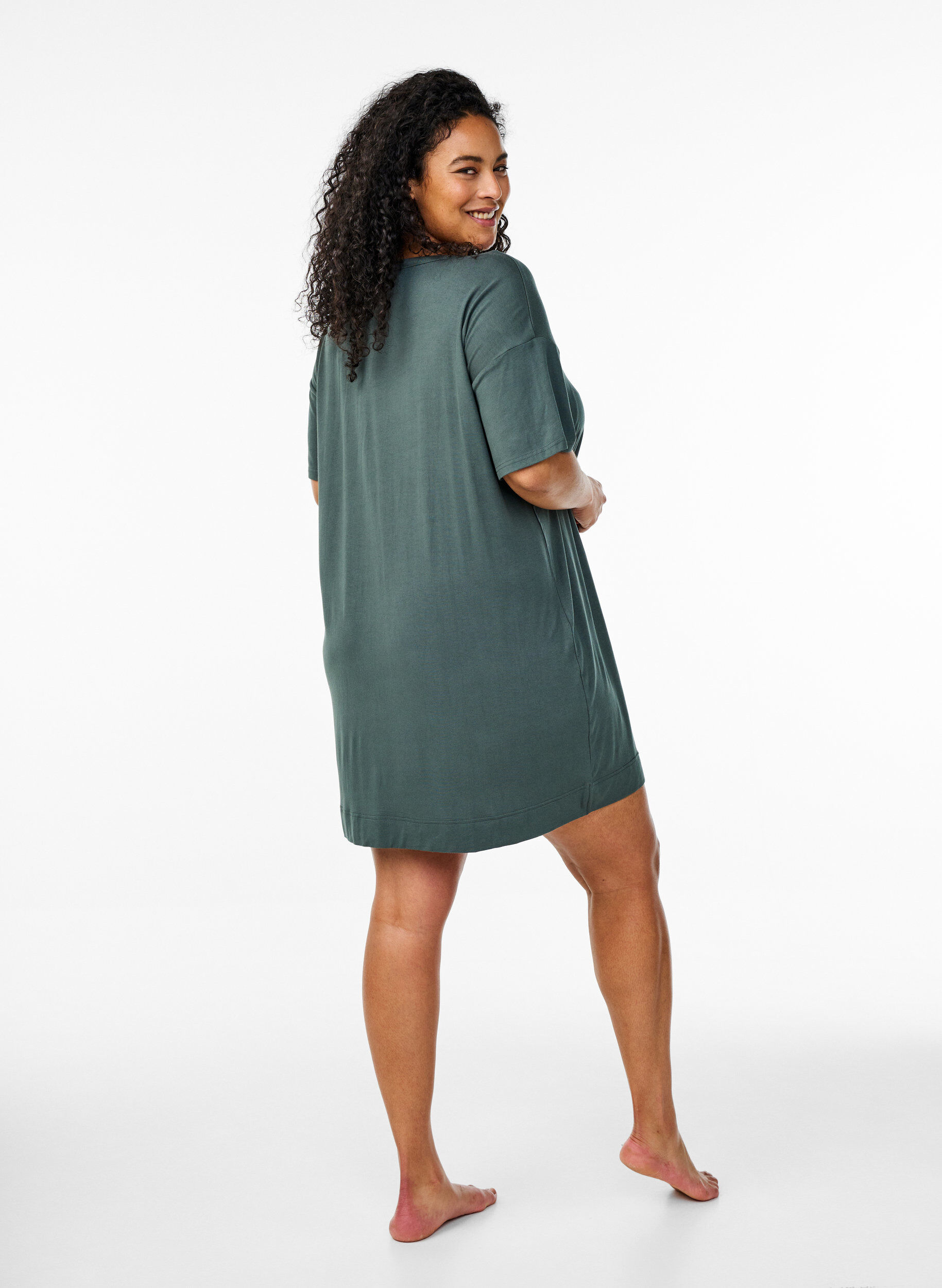 Zizzi Nachthemd met korte mouwen in viscose, Urban Chic, Model image number 1