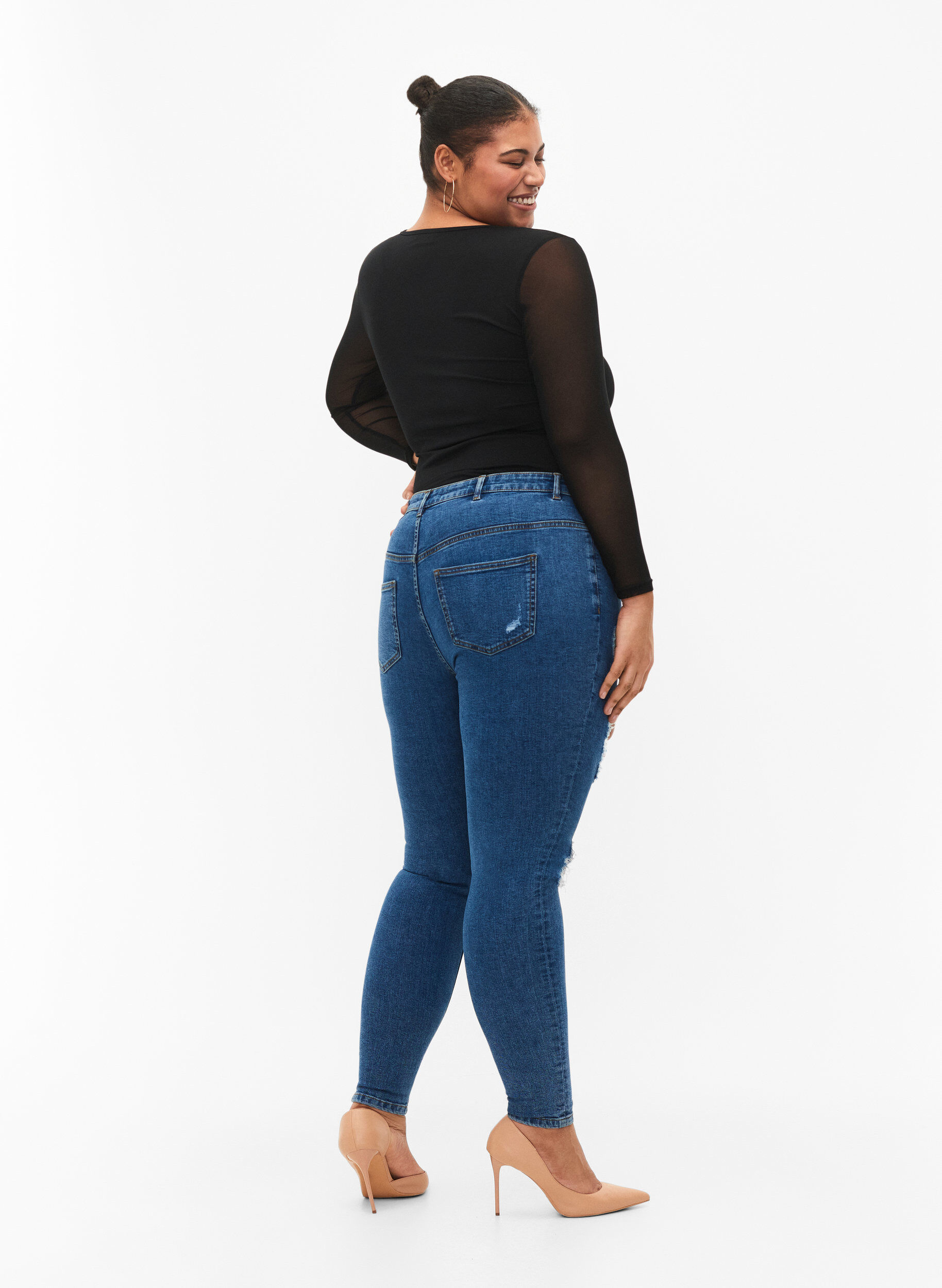 Zizzi Strakke jeans met slijtagedetails, Blue denim, Model image number 1
