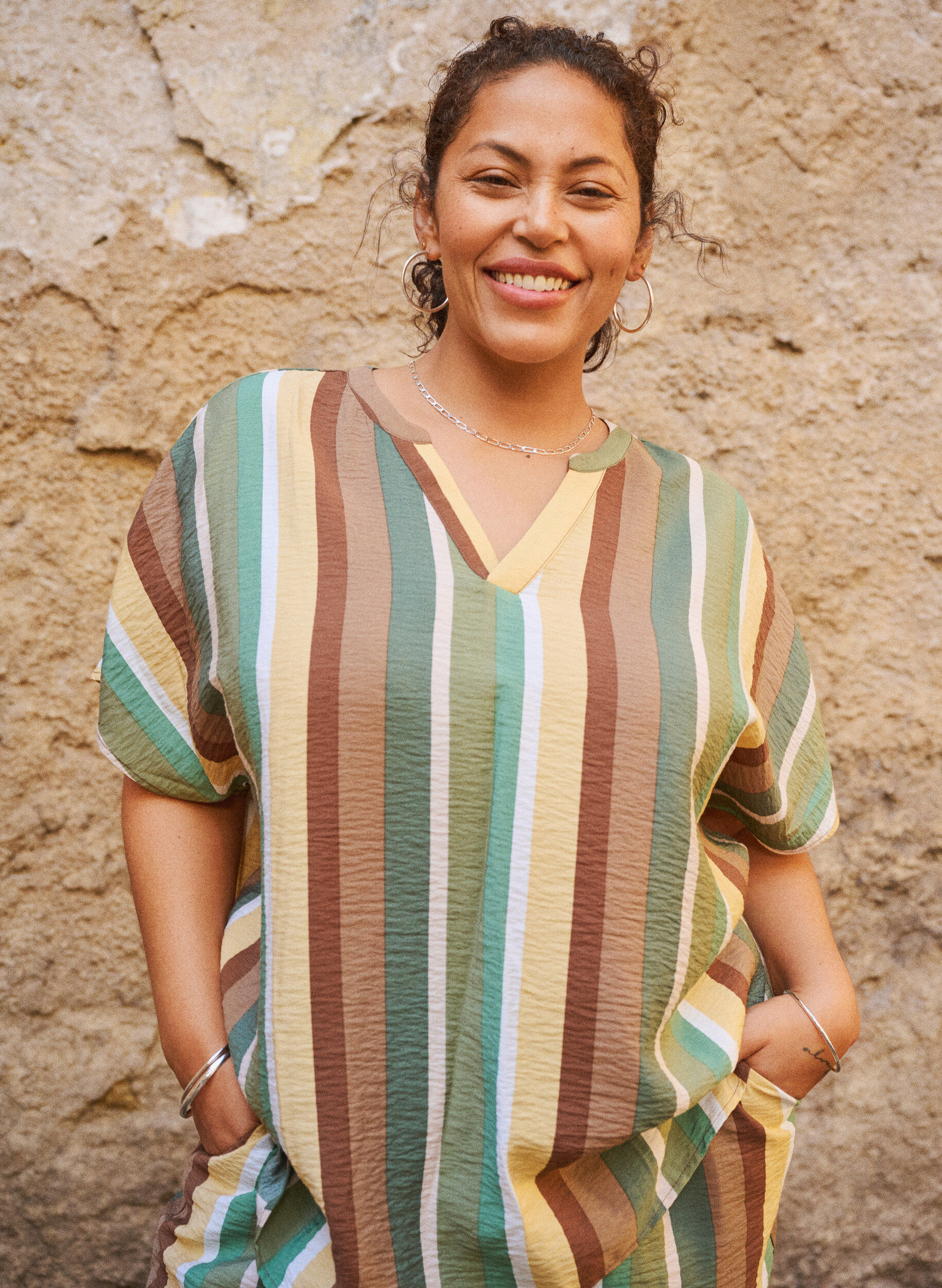 Zizzi Blouse van viscose met strepen en korte mouwen, Bruin, Image image number 0