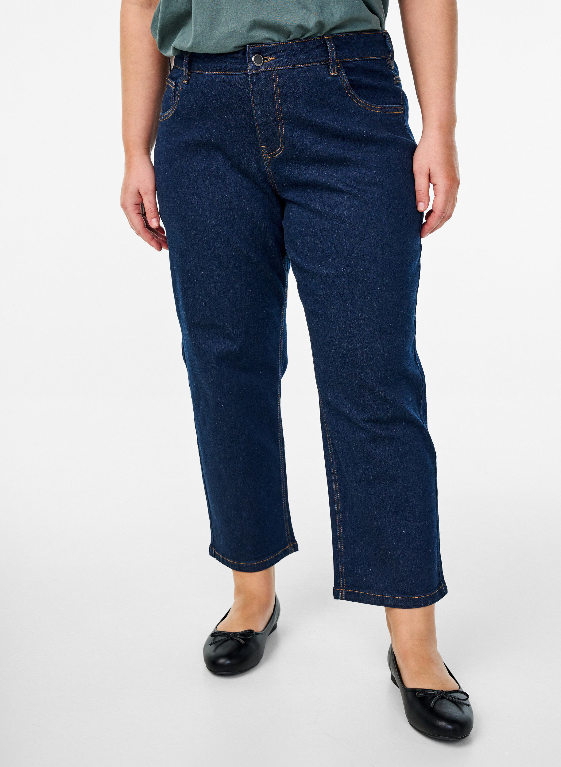 Zizzi Gecropte Vera jeans met een straight-fit, Blauw, Model image number 2