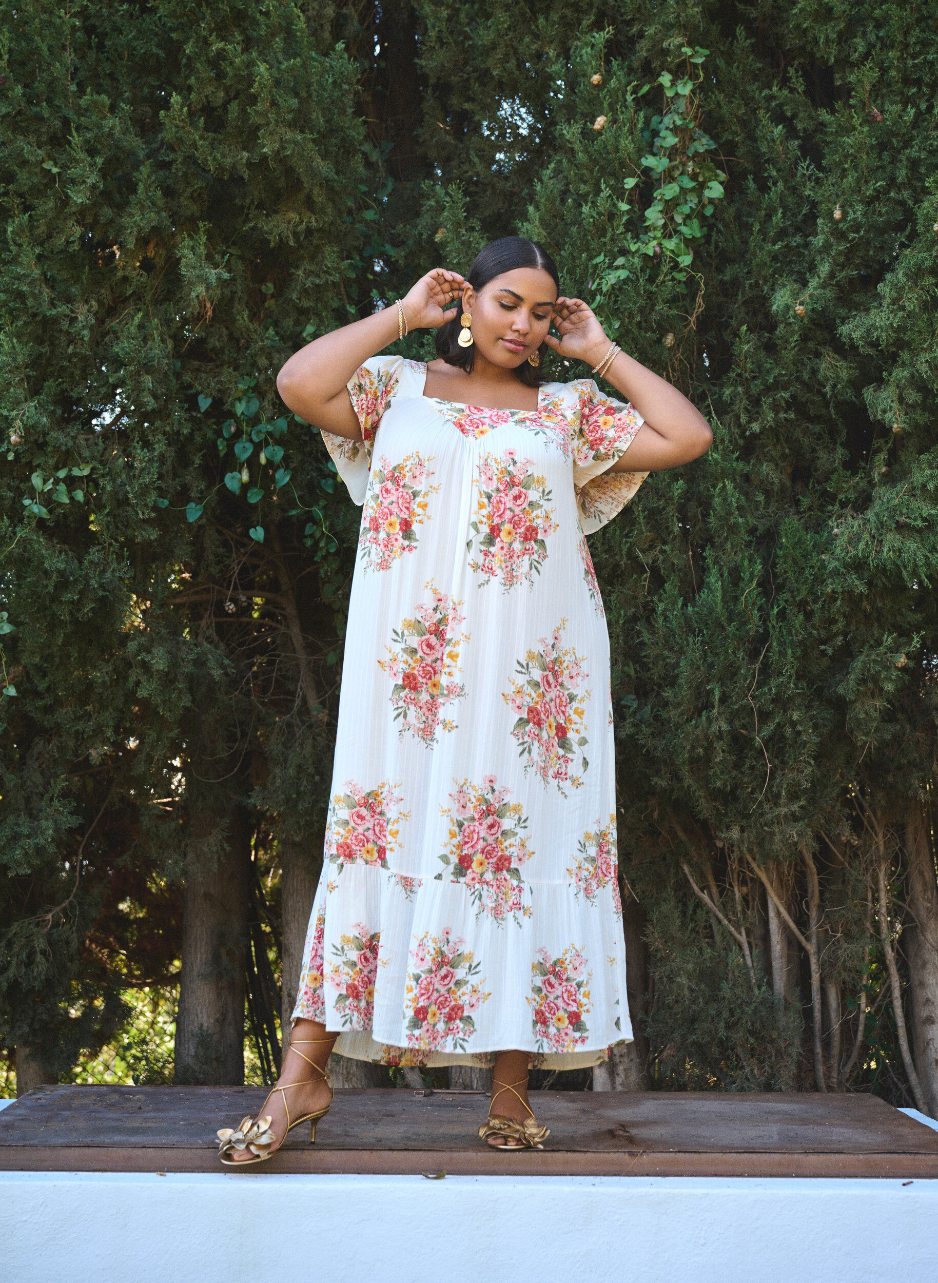 Zizzi Lange jurk met een vierkante halslijn en bloemenmotieven, Vanille, Image image number 0