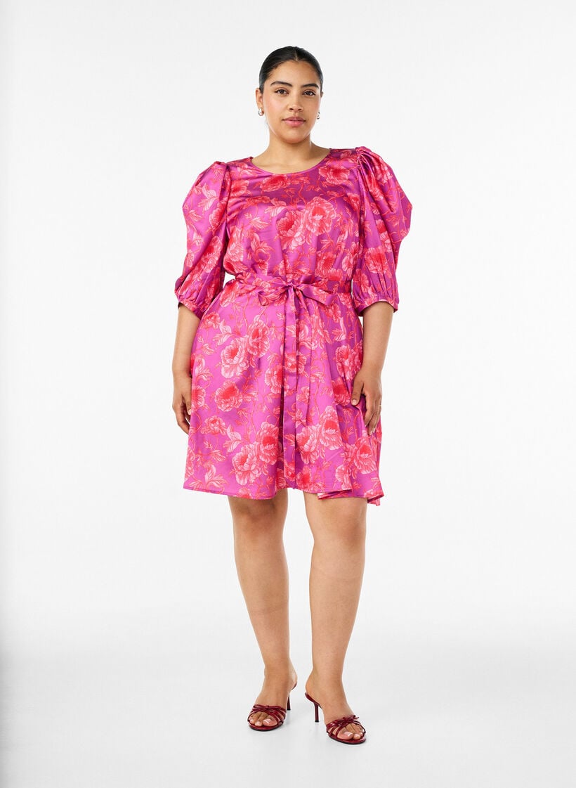 Bloemenjurk met pofmouwen en strikceintuur, Roze, Model image number 1