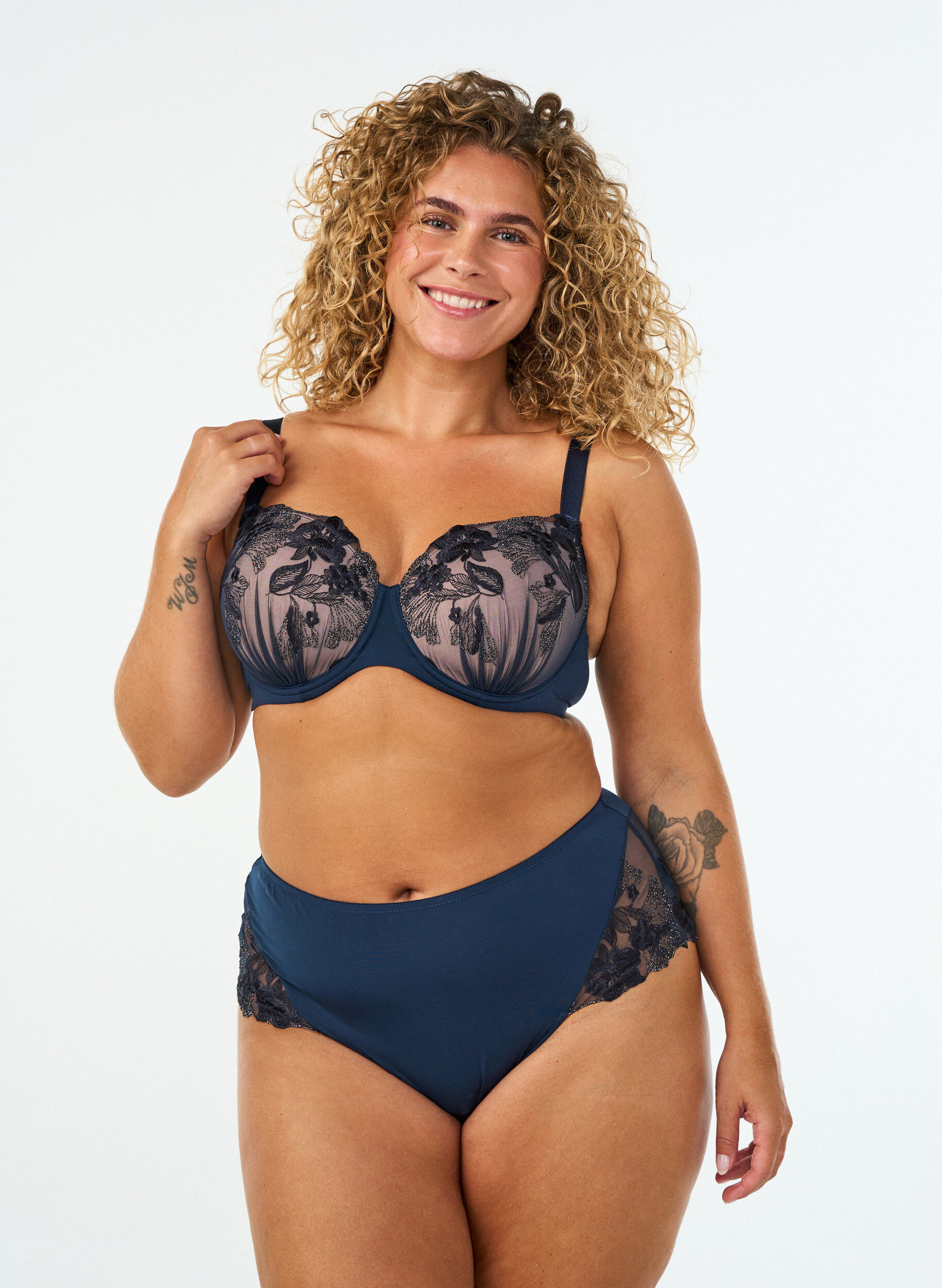ZizziHipsterstring met bloemenborduursel en normale taille, Blauw, Model image number 0