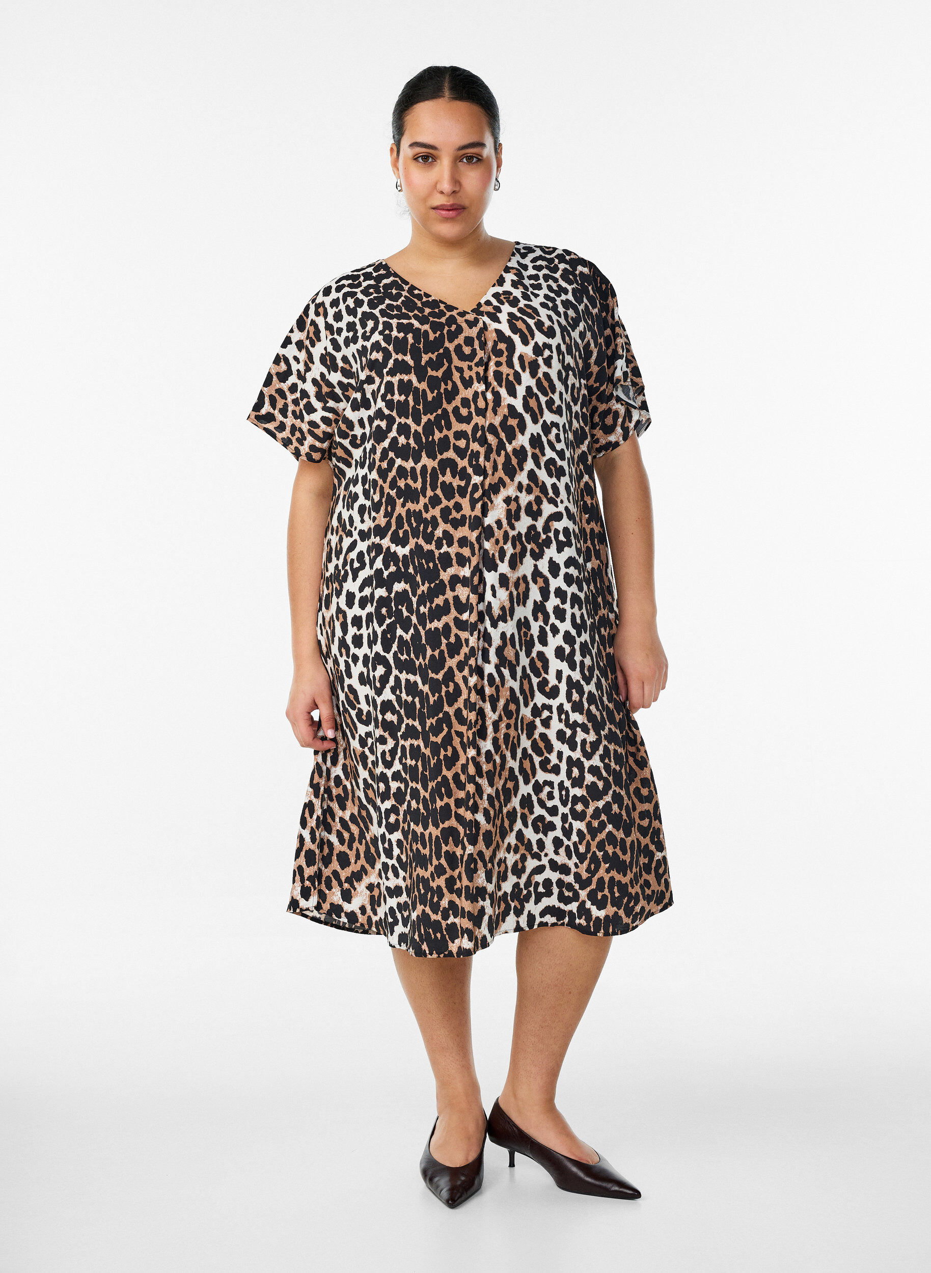 Jurk met V-hals van viscose, Bruin, Model
