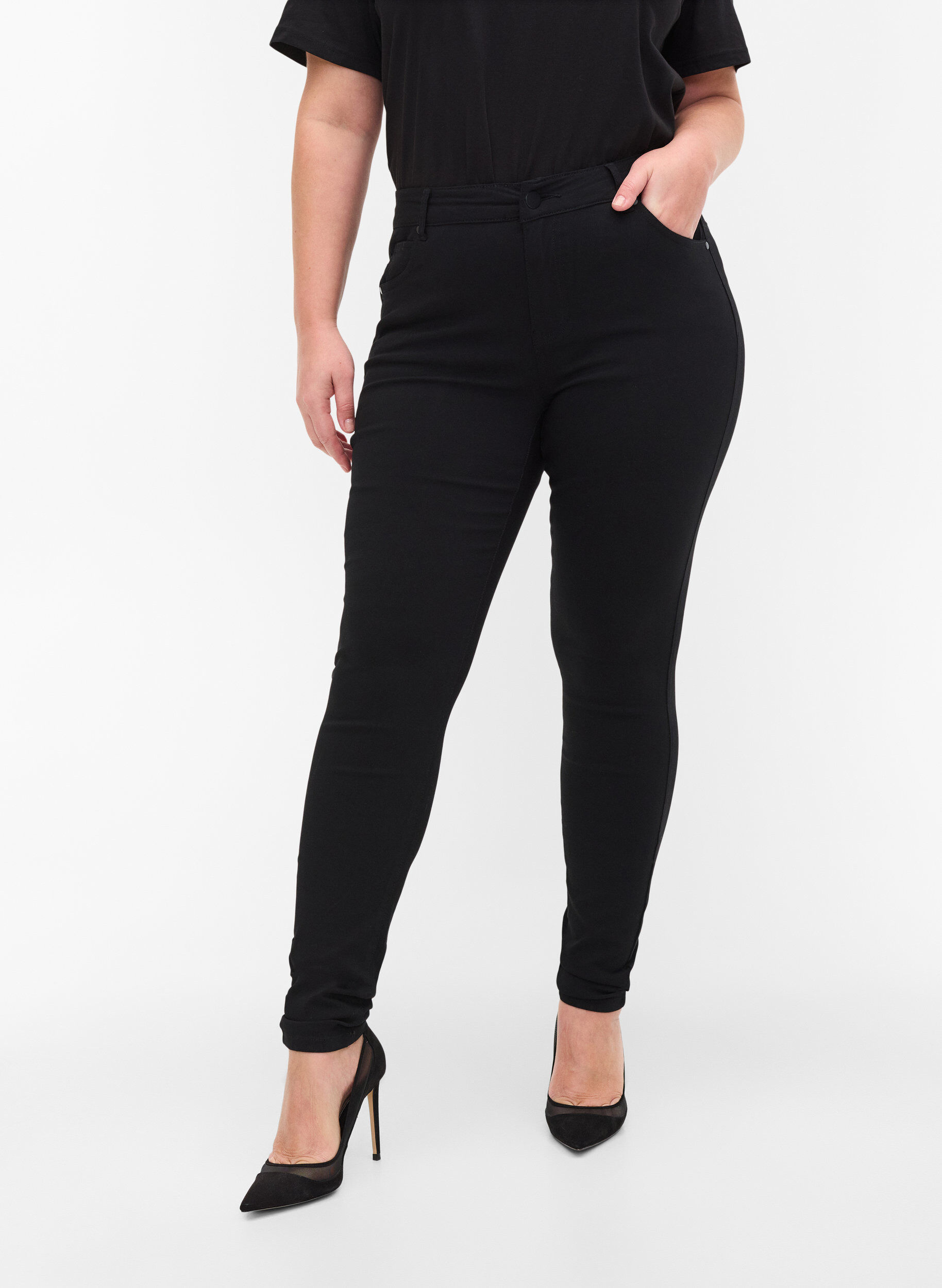 Zizzi Slim fit broek met zakken, Zwart, Model image number 4