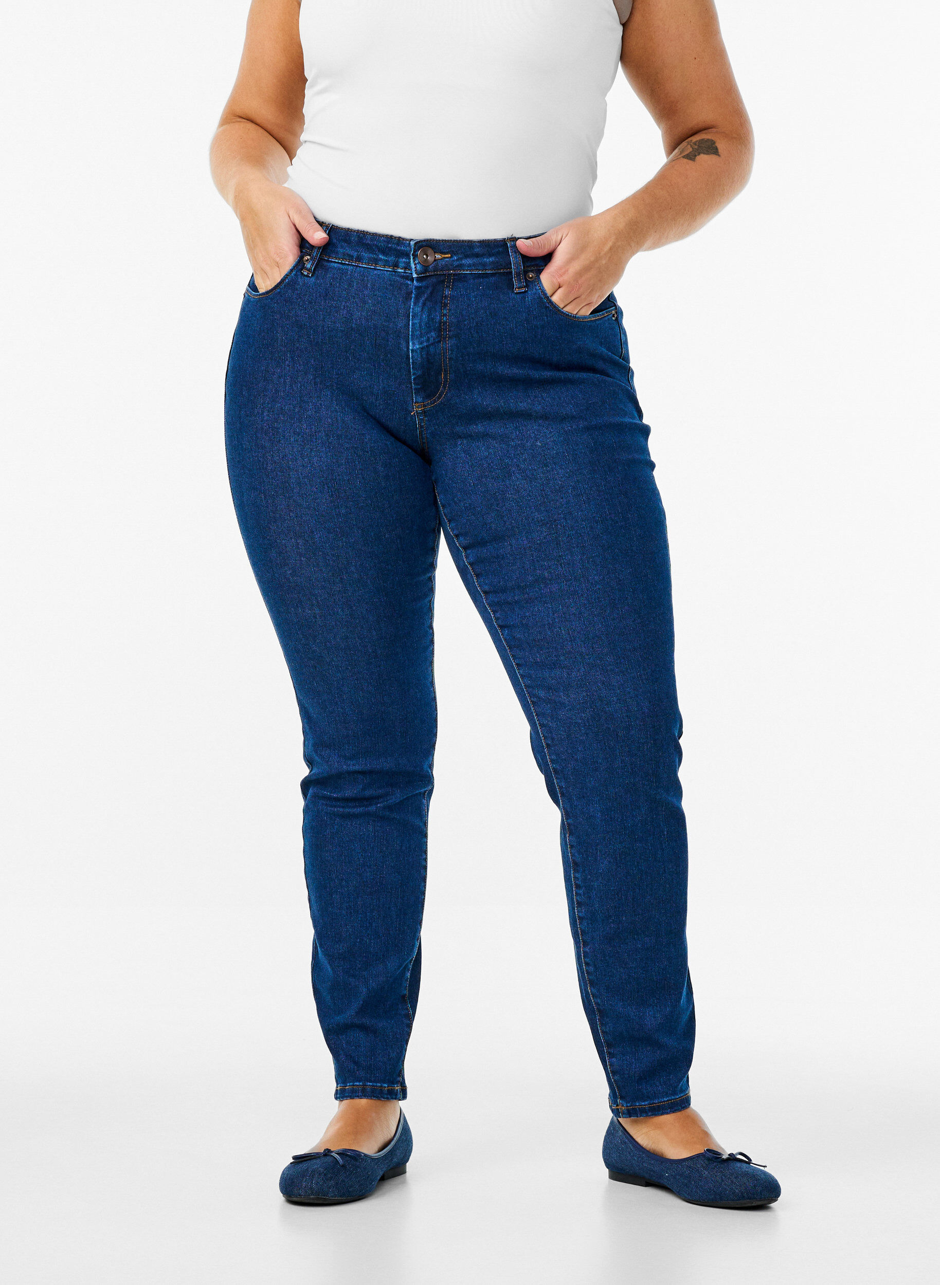 Zizzi Slim-fit Emily jeans met normale taille, Blauw, Model image number 2