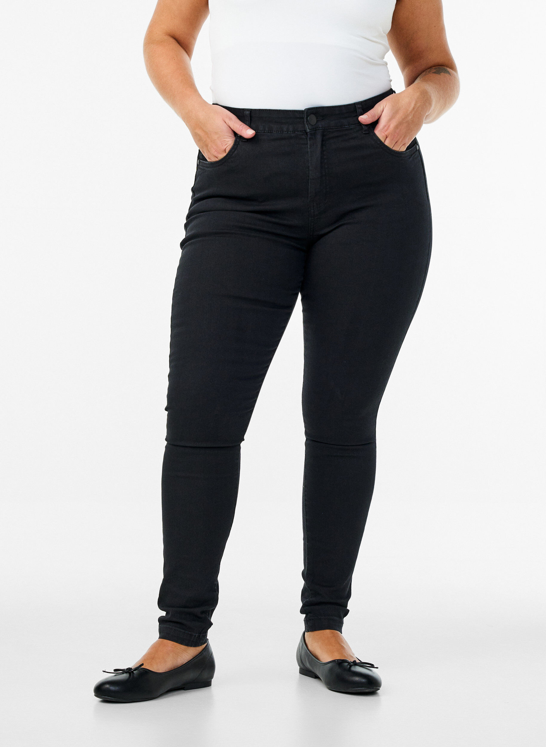 Zizzi super slim fit Amy jeans met hoge taille, Zwart, Model image number 2