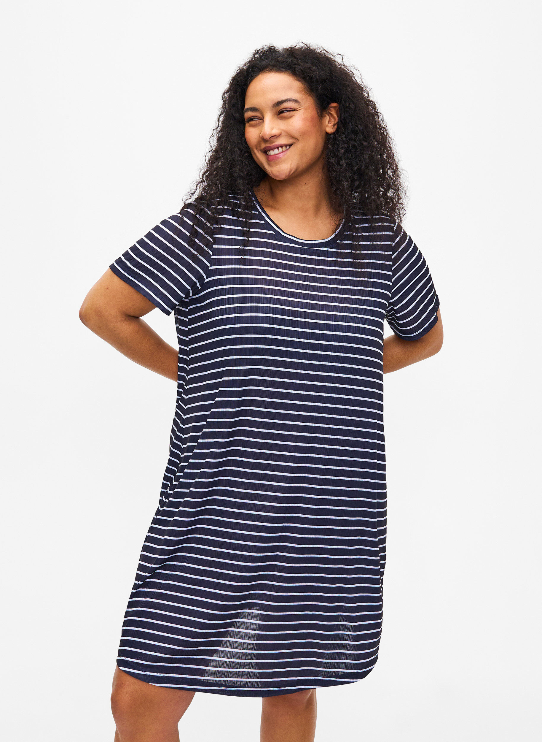 Zizzi FLASH - Gestreepte jurk met korte mouwen, Night S. W. Stripe, Model image number 0