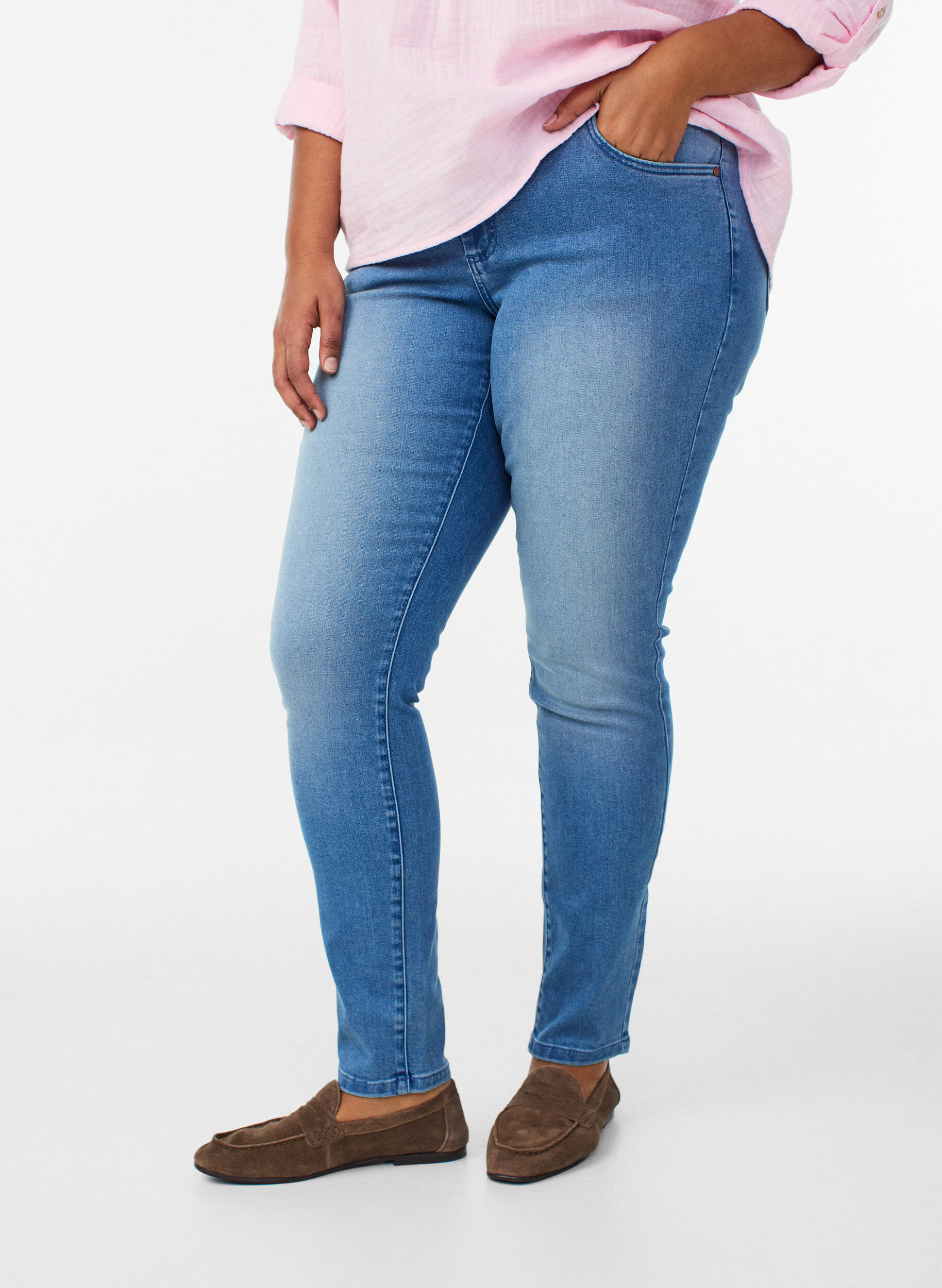 Zizzi Slim fit Emily jeans met normale taille, Blauw, Model image number 2