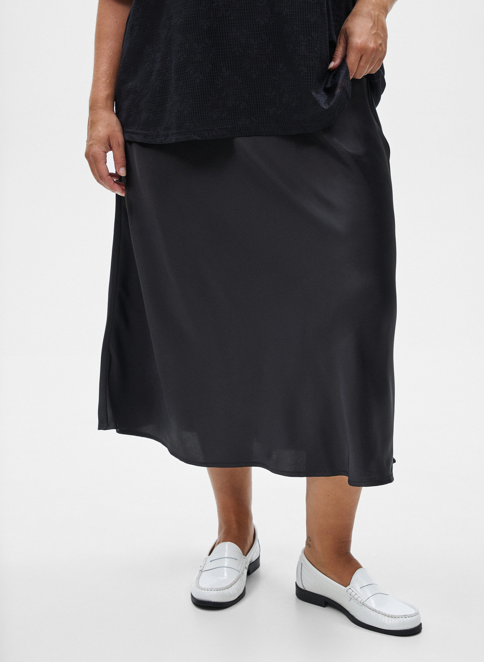 ZizziSatijnen midi rok, Zwart, Model image number 3