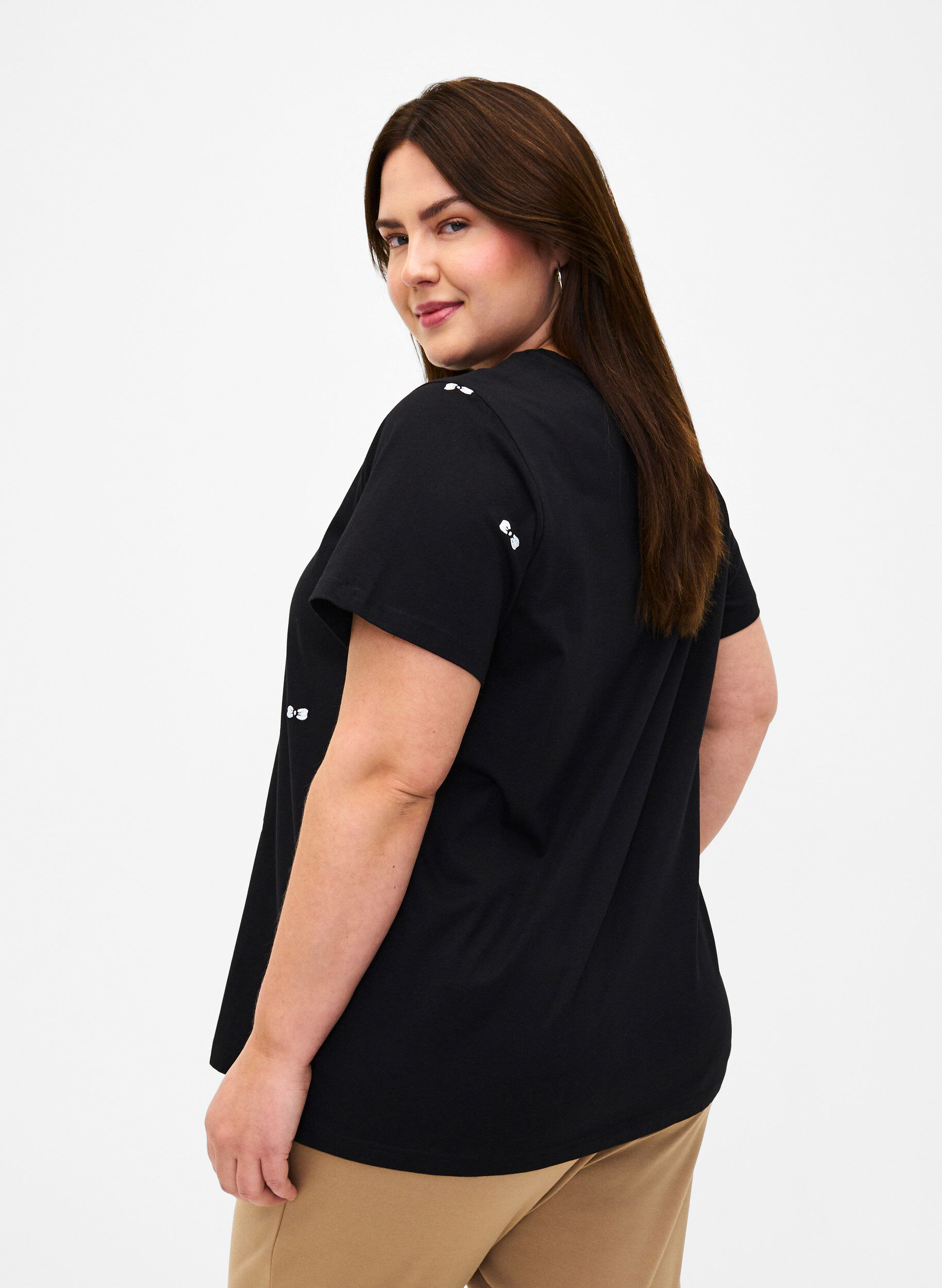 Zizzi T-shirt van biologisch katoen met strikjes, Black W. Bow Emb. , Model image number 1