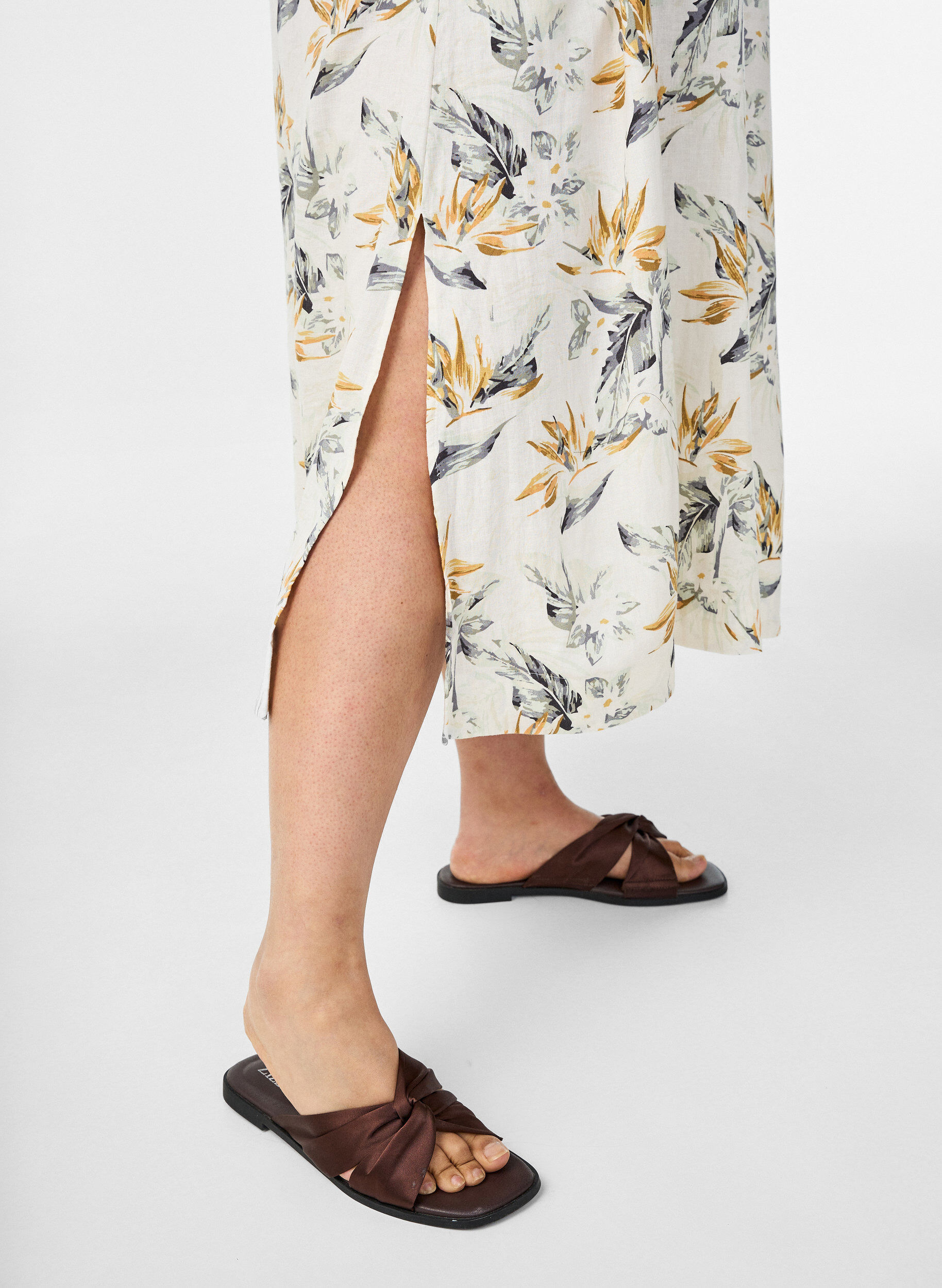 Zizzi Midi-jurk in linnen en viscose met 1/2 mouwen, Wit, Model image number 2