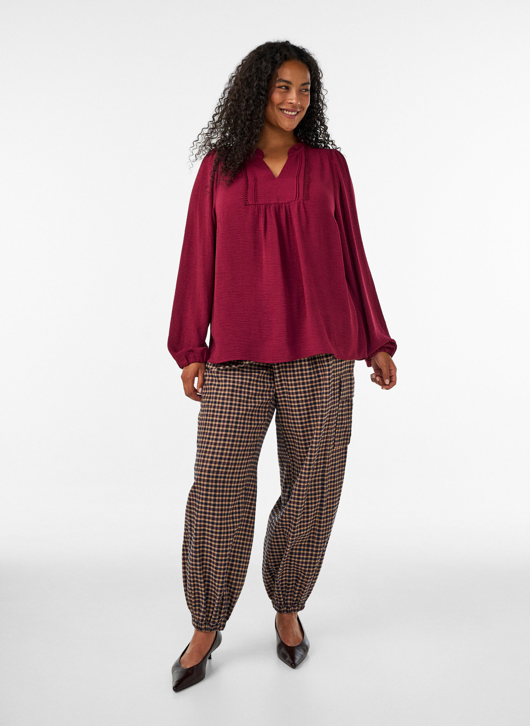 ZizziBlouse met V-hals en gehaakte sierband, Rood, Model image number 1