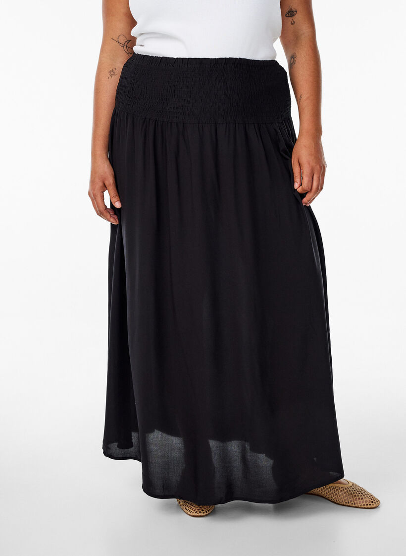 Maxi rok in viscose met smokwerk, Zwart, Model image number 3