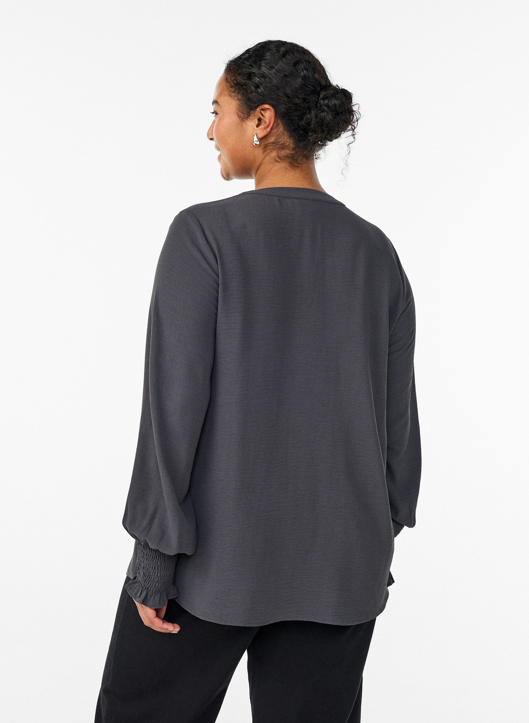 ZizziBlouse met smockmanchetten en V-hals, Grijs, Model image number 2