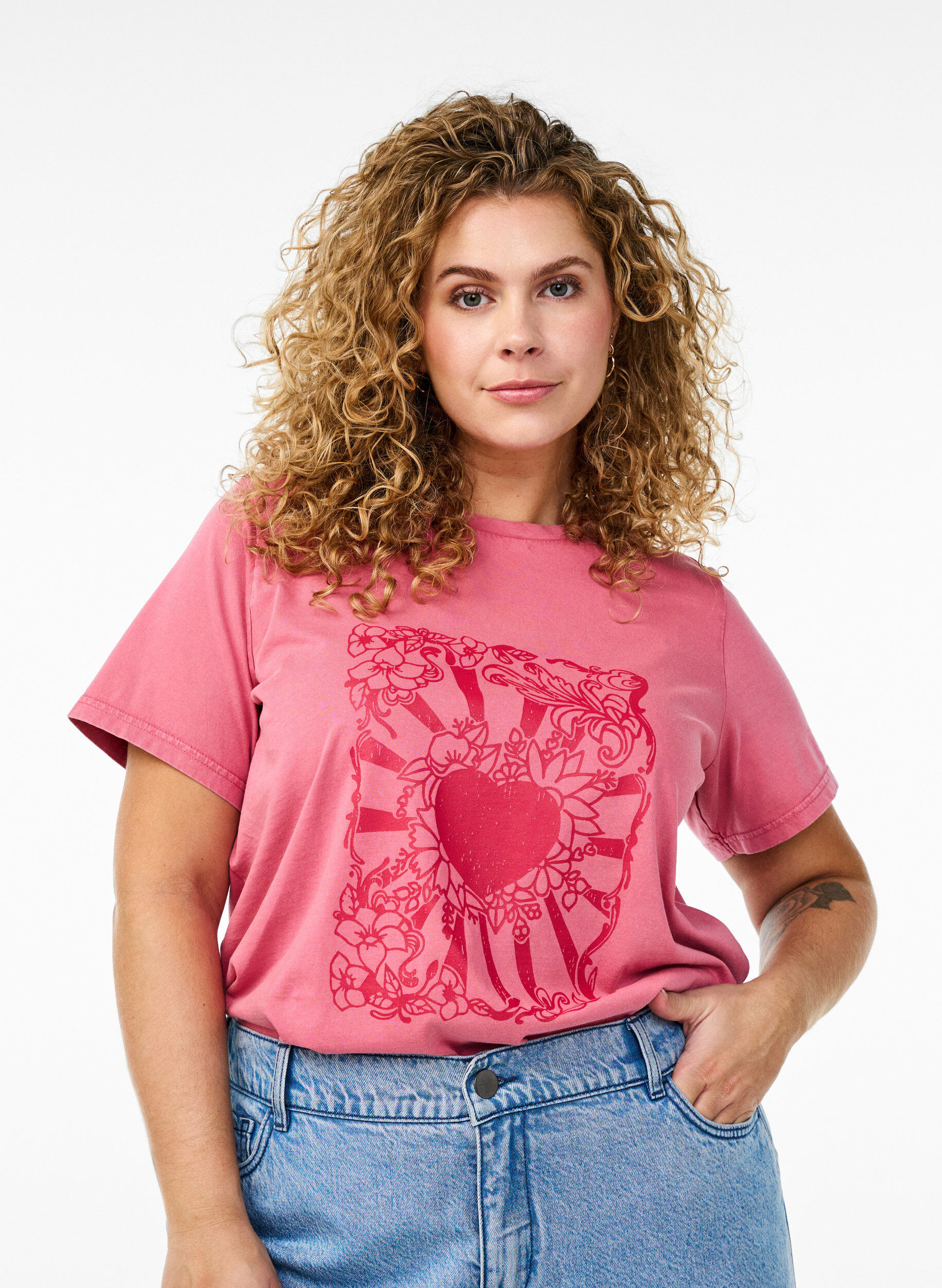 T-shirt in biologisch katoen met een coole print, Roze, Model