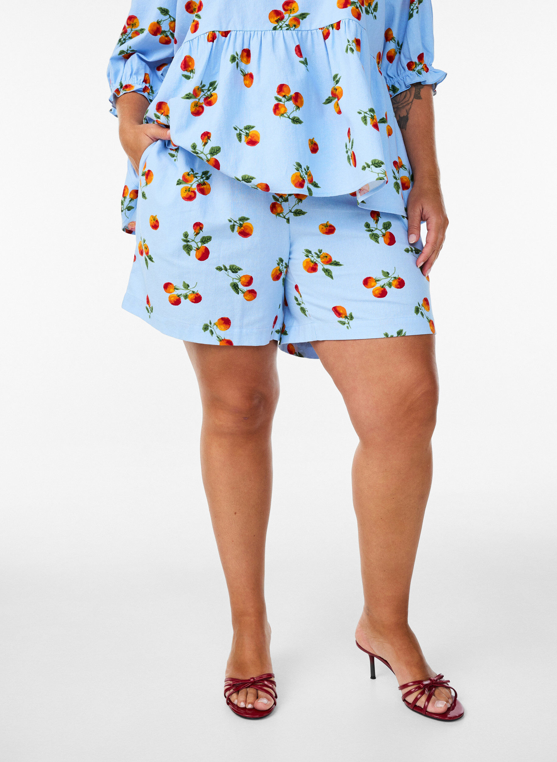 Katoenen shorts met een tomatenprint en hoge taille, Blauw, Model