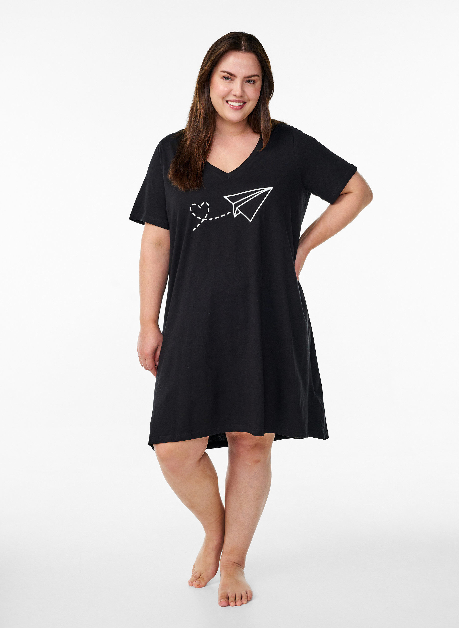 Zizzi Nachtjapon van biologisch katoen met V-hals, , Model image number 1