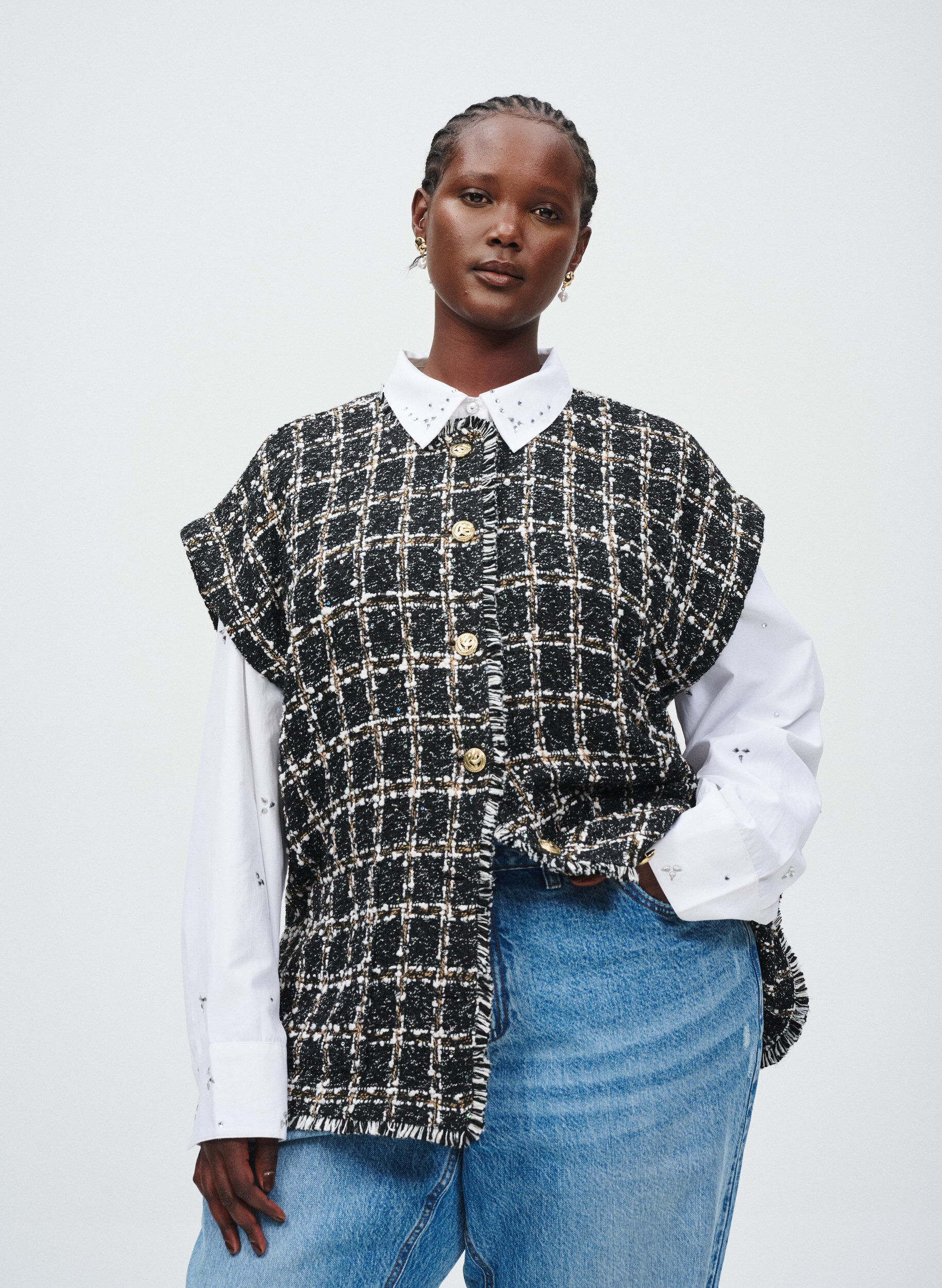 Zizzi Geruite gilet met decoratieve knopen, Zwart, Image image number 0