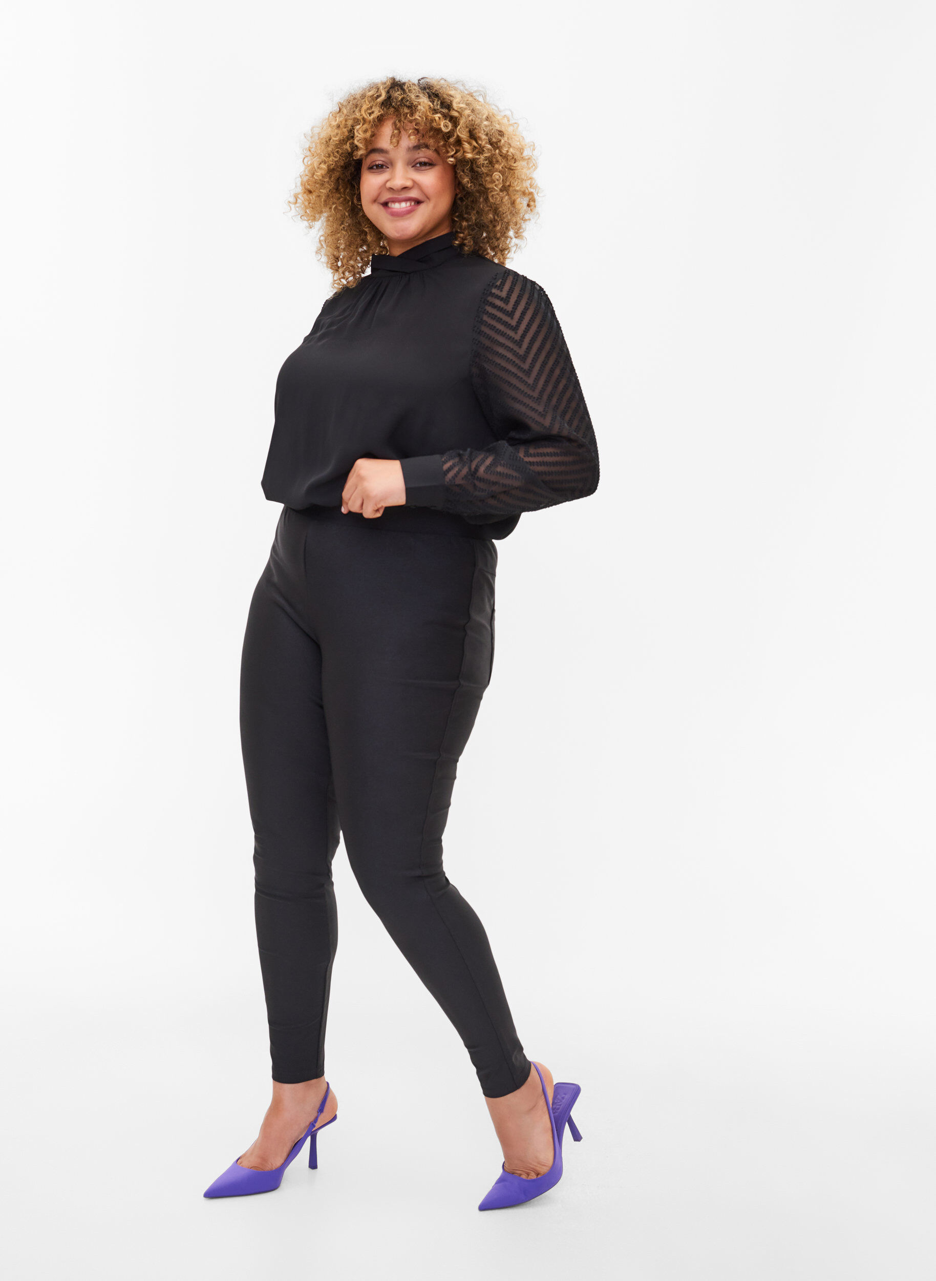 Zizzi Glimmende legging met achterzakken 7/8 lengte, Black, Model image number 2