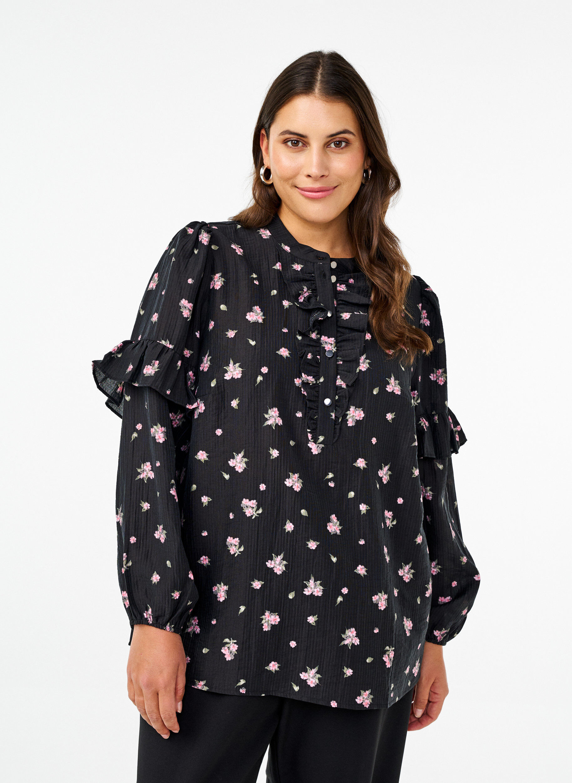 Zizzi Bloemenblouse in lyocell, Zwart, Model image number 0