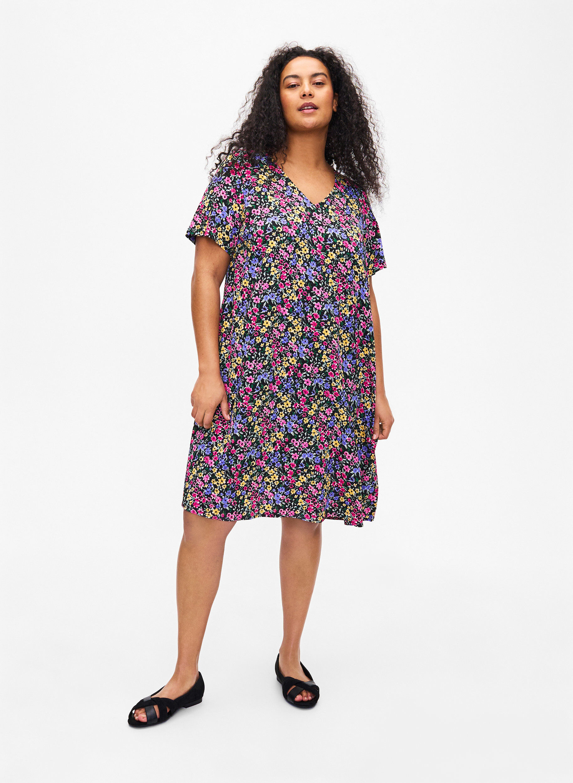 Zizzi FLASH - V-hals jurk met bloemenprint, Multi Flower, Model image number 2