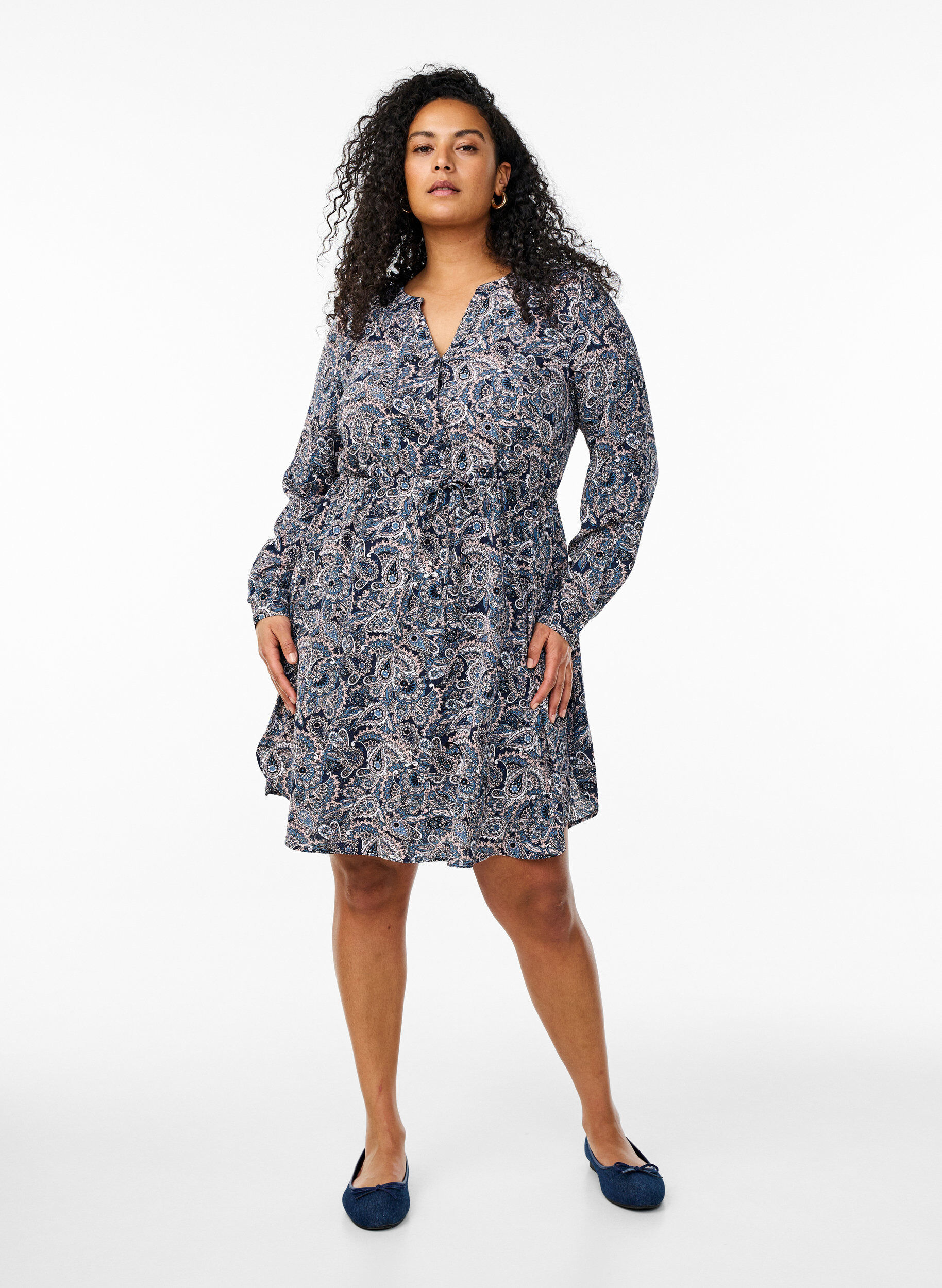 Zizzi Knielange jurk met strikceintuur, Beige, Model image number 1