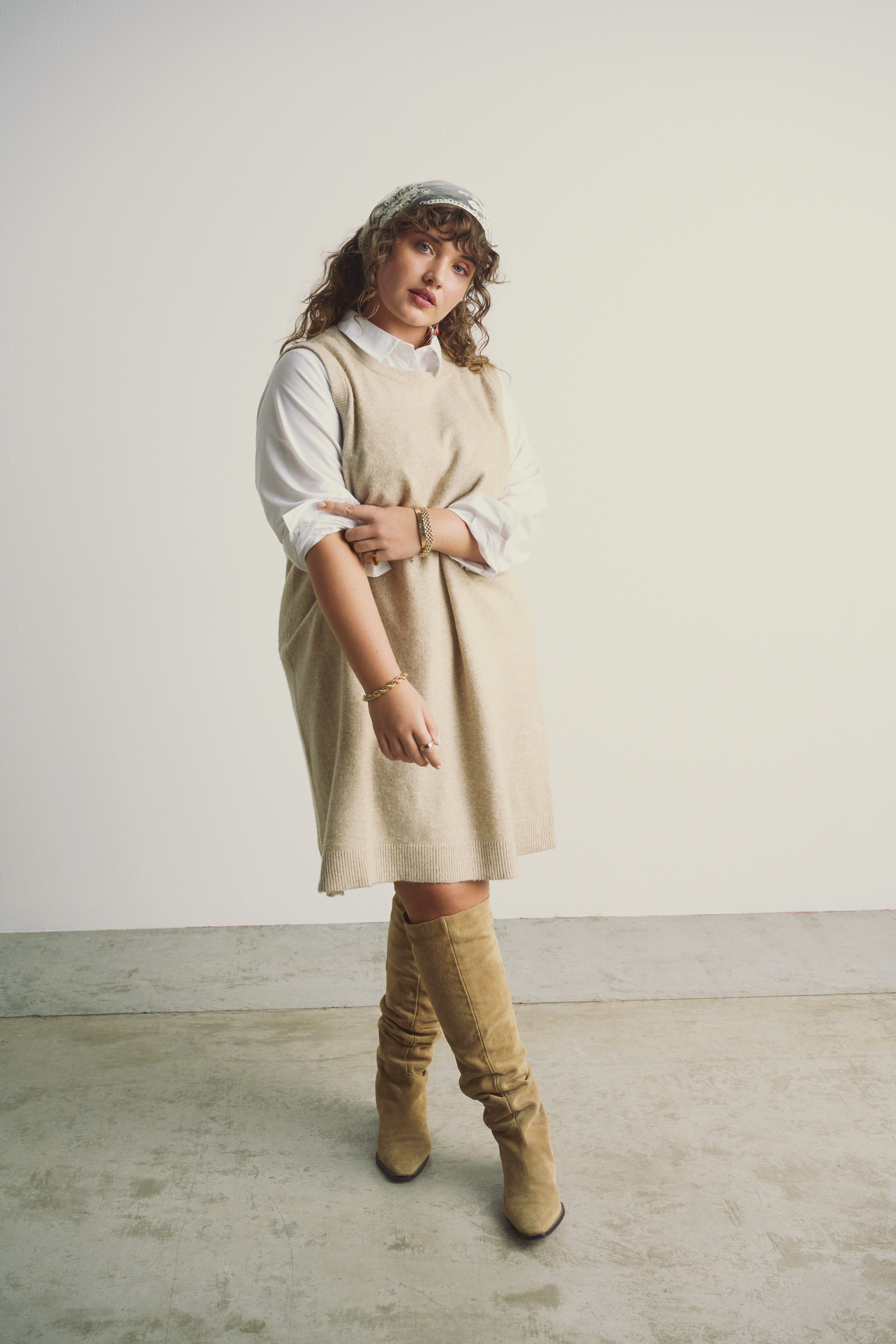 Beige gebreide vest, , Model