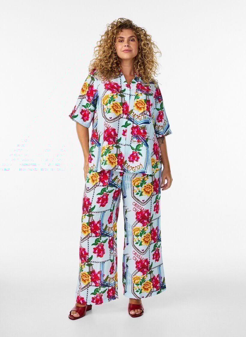 Shirtblouse met mouwen tot aan de ellebogen en kleurrijke print, Blauw, Model