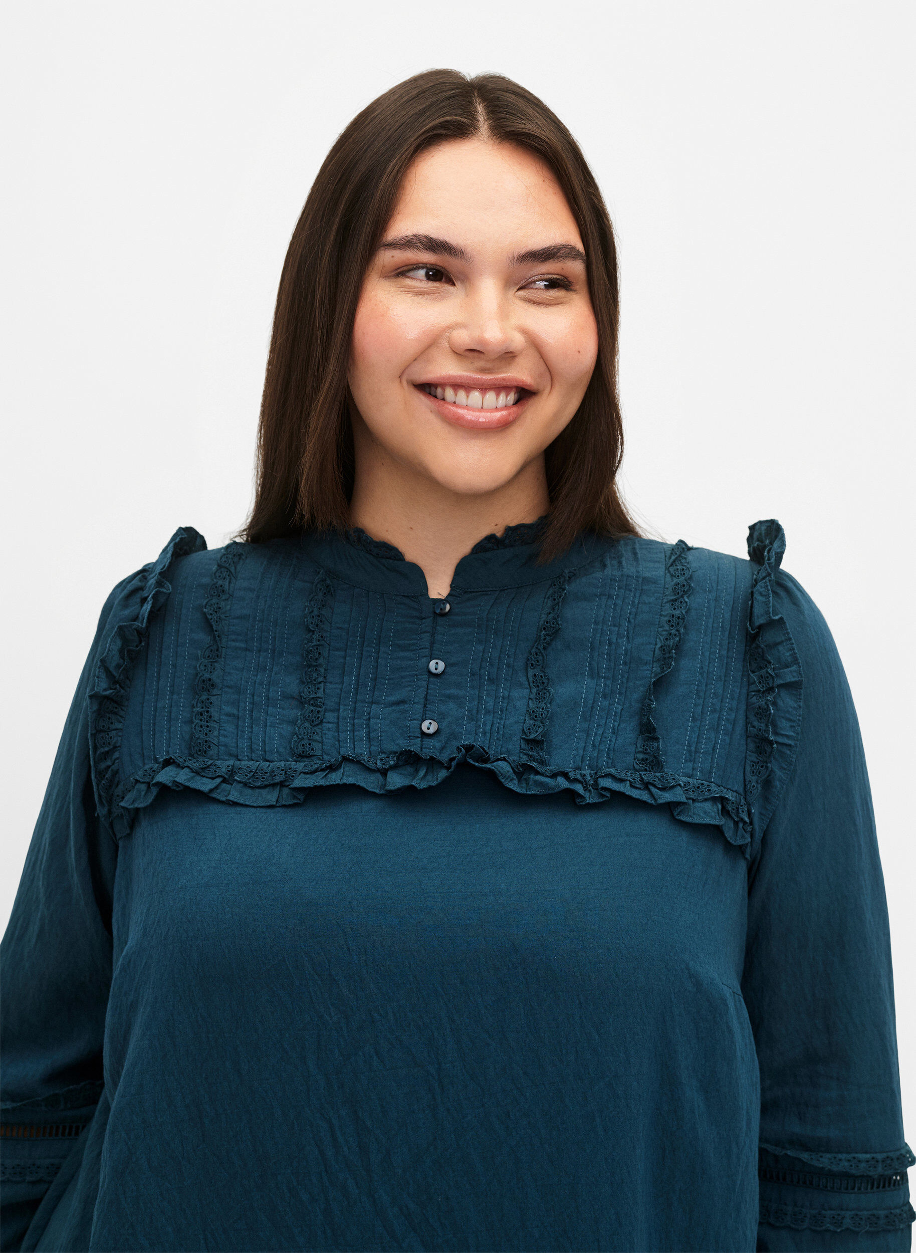 Zizzi Viscose jurk met Engels borduurwerk en ruches, Reflecting Pond, Model image number 2