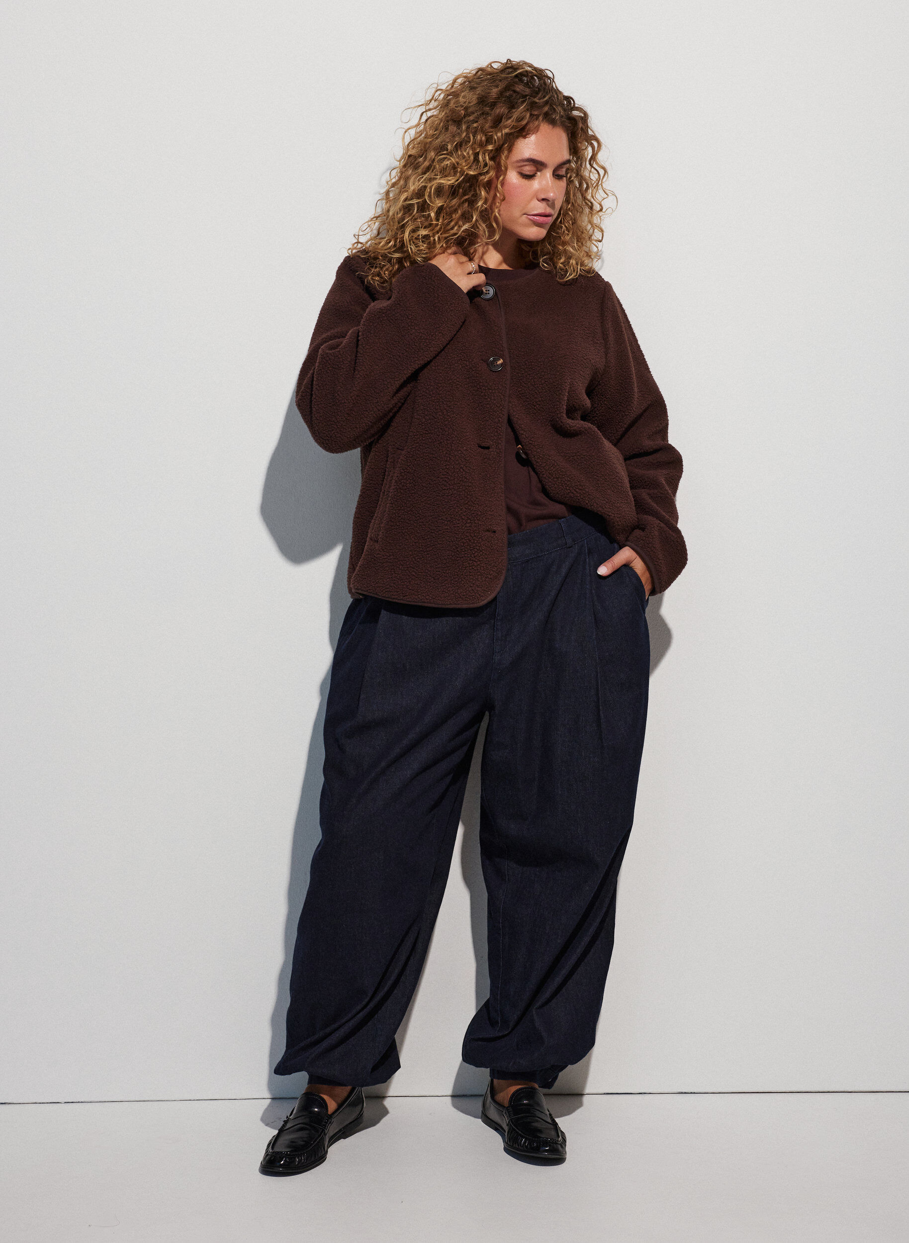 ZizziTeddyjack met een ronde hals en knopen, Bruin, Model image number 1