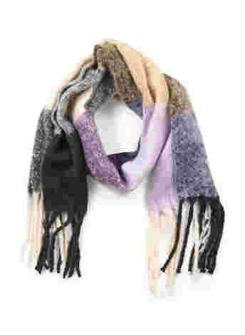 Gedessineerde sjaal met franjes