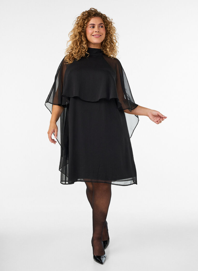 Chiffon jurk tot op de knie met doorschijnende cape, Zwart, Model image number 1