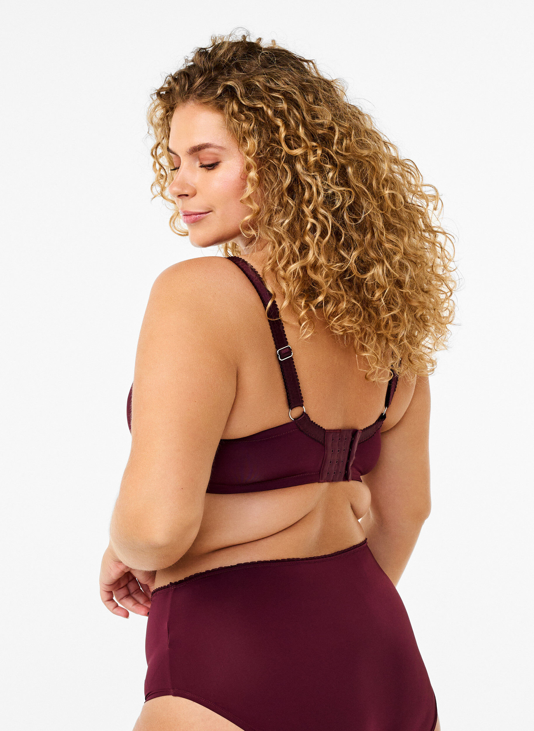 Zizzi Gewatteerde bh met bloemenborduursel, Donker Bordeaux, Model image number 1